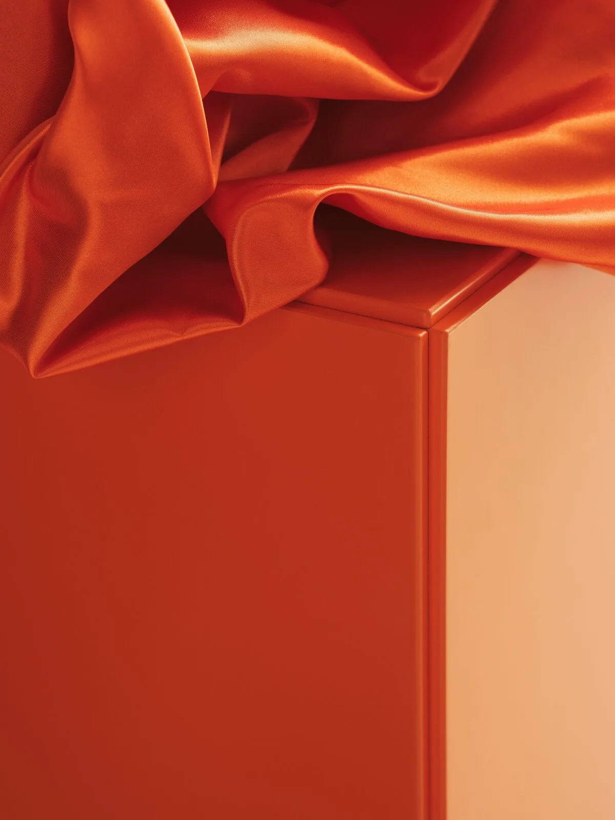 Relief γραφείο χαμηλό με πόδια 123x46,6 εκ. πορτοκαλί,  Relief