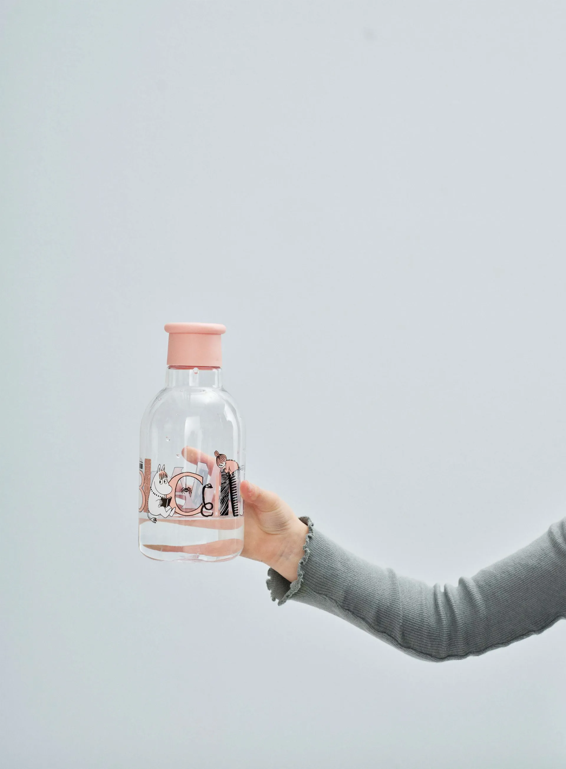 DRINK-IT Moomin ABC μπουκάλι νερού 0.5 l, Σολομός RIG-TIG