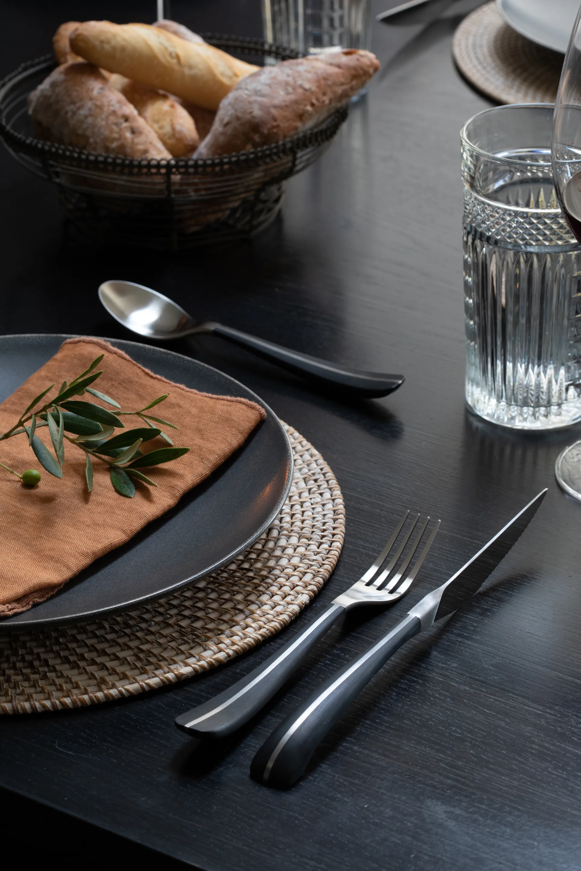 Contour μαχαιροπίρουνα 24 τεμάχια, μαύρο Robert Welch