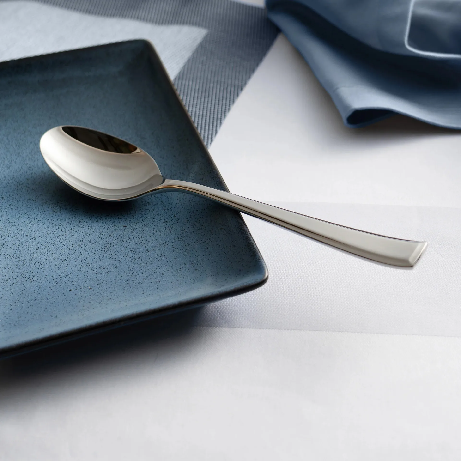 Fairford bright κουτάλα σερβιρίσματος, Ανοξείδωτο ατσάλι, 23,4 εκ.   Robert Welch