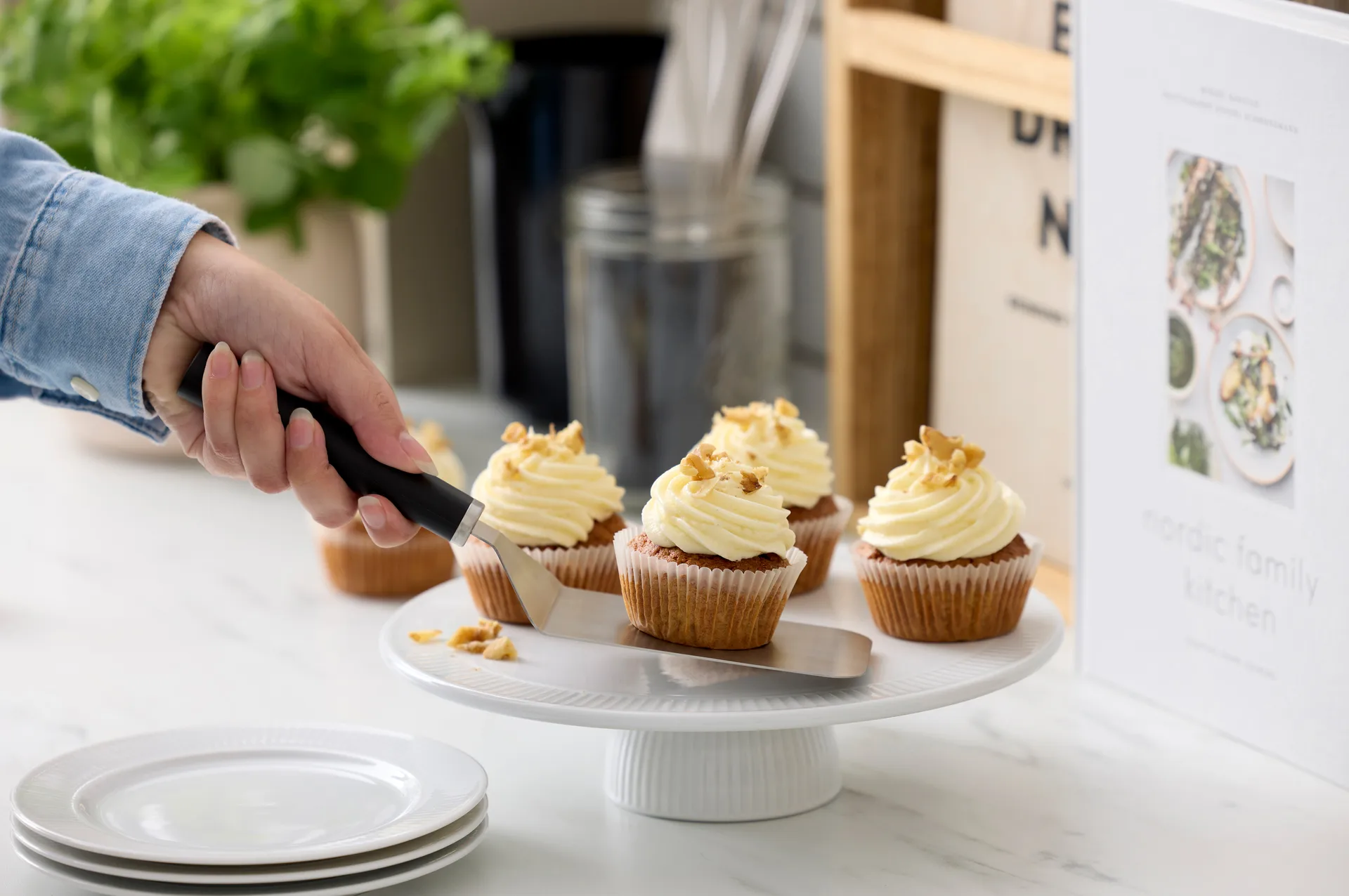 Emma σπάτουλα φαρδια από ατσάλι 26 cm, Black Rosti