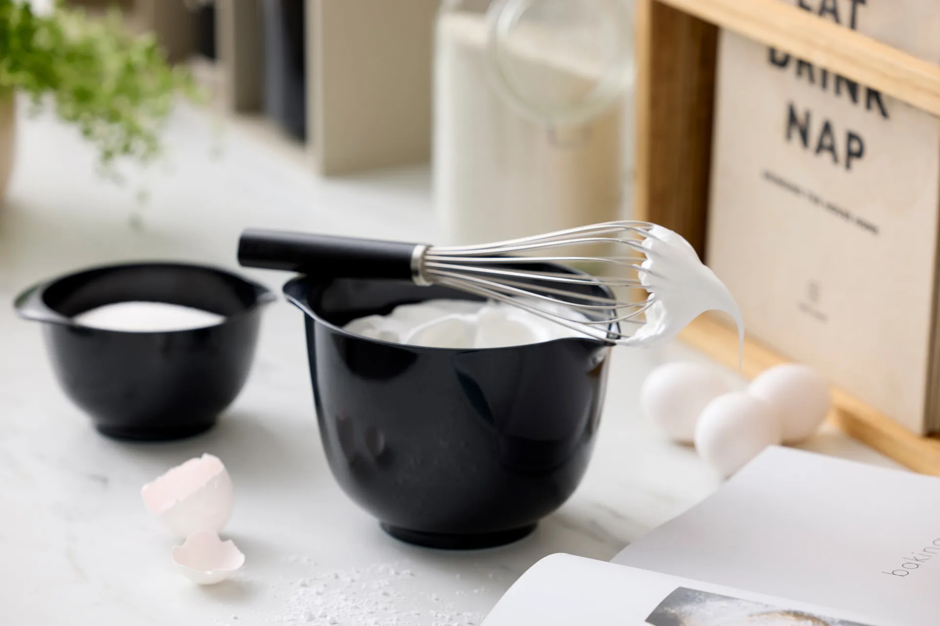 Emma αυγοδάρτης από ατσάλι 27 cm, Black Rosti