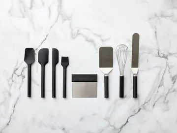 Emma αυγοδάρτης από ατσάλι 27 cm - Black - Rosti