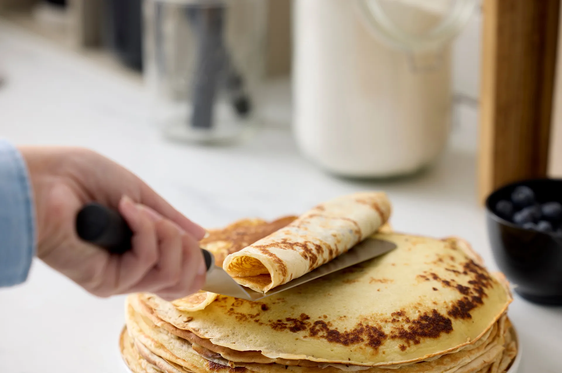 Emma σπάτουλα στενή από ατσάλι 33 cm, Black Rosti