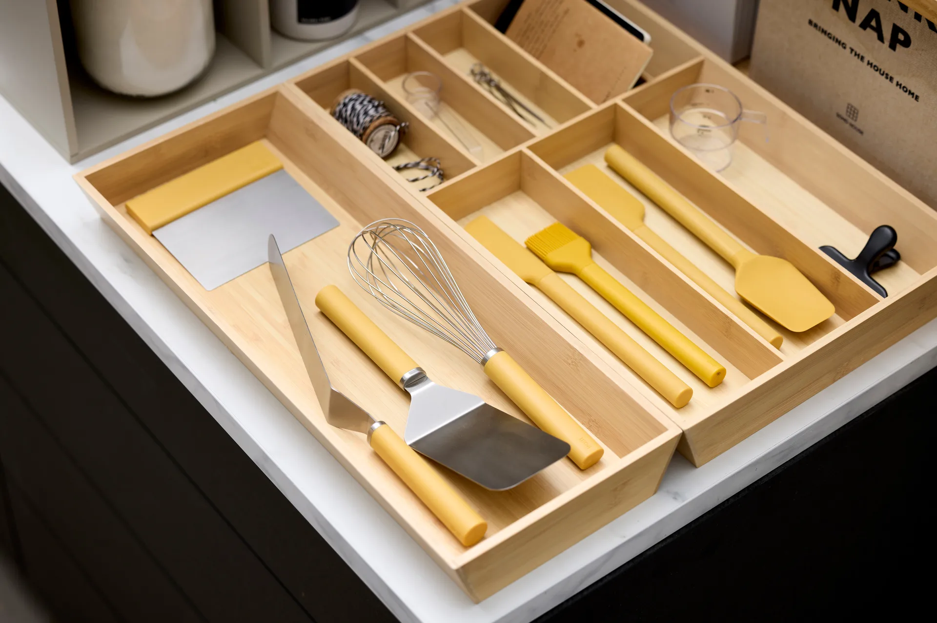 Emma σπάτουλα στενή από ατσάλι 33 cm, Curry Rosti