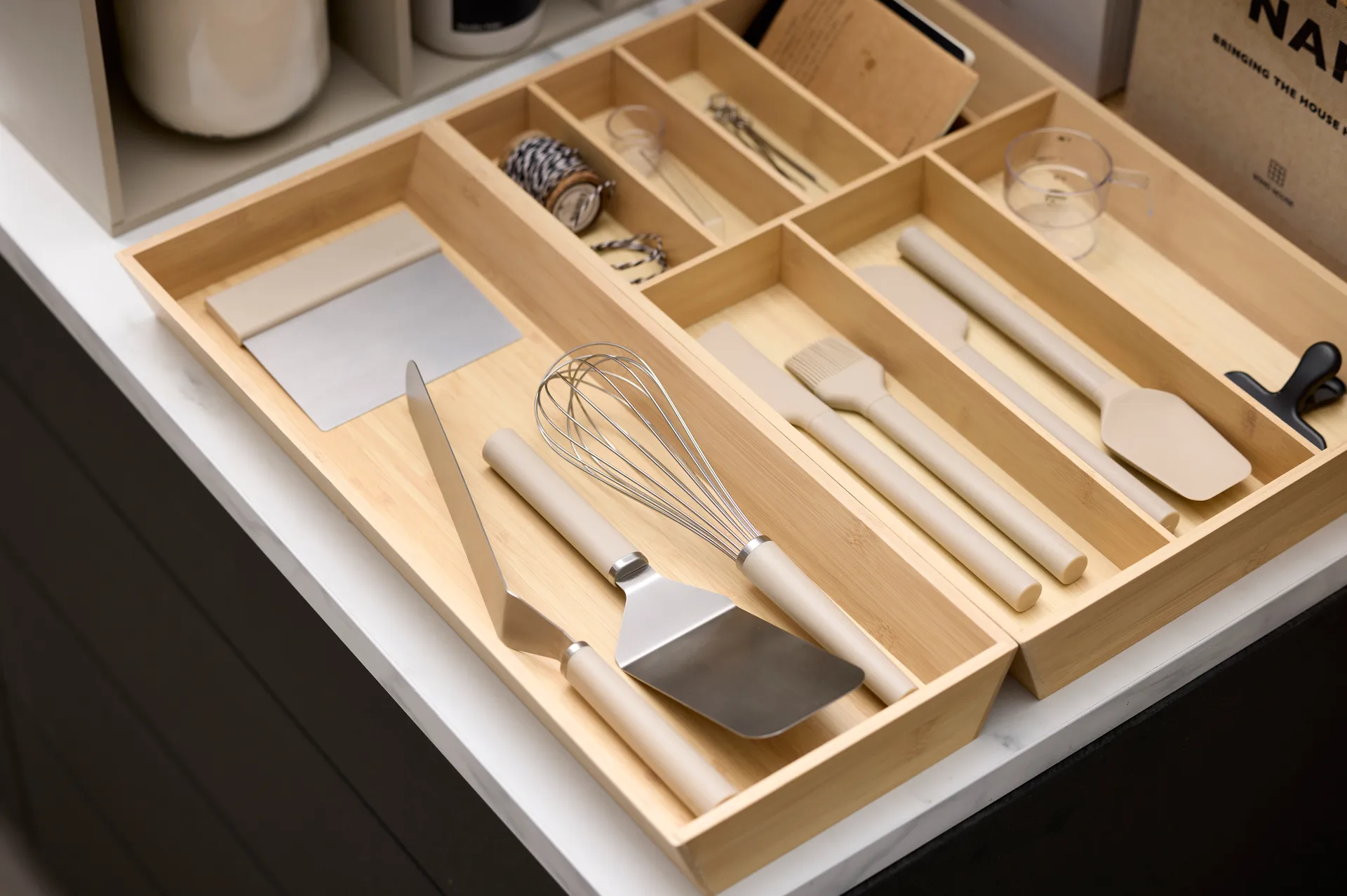 Emma σπάτουλα στενή από ατσάλι 33 cm, Humus Rosti