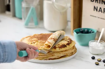 Emma σπάτουλα στενή από ατσάλι 33 cm - Nordic green - Rosti