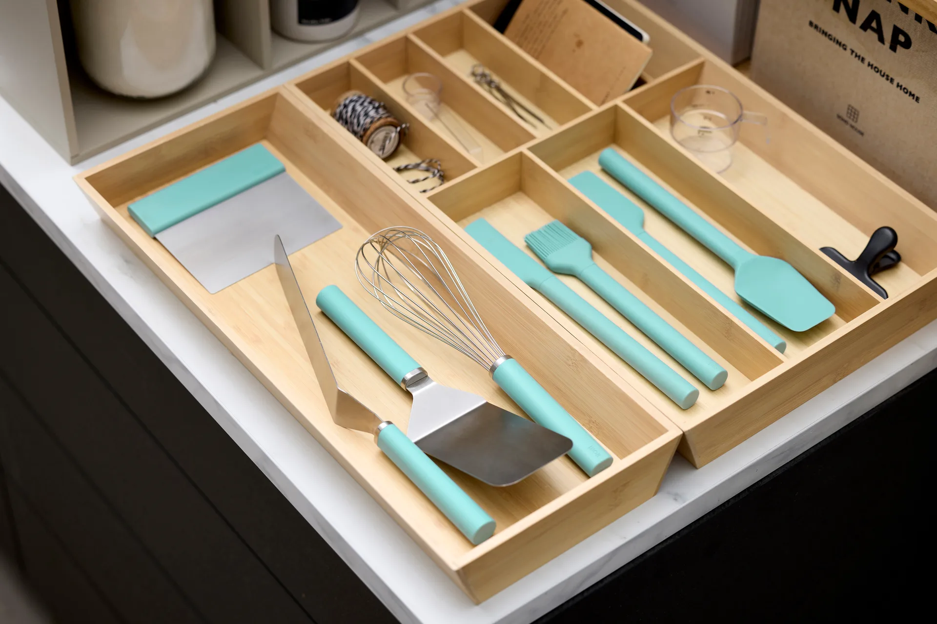 Emma σπάτουλα στενή από ατσάλι 33 cm, Nordic green Rosti