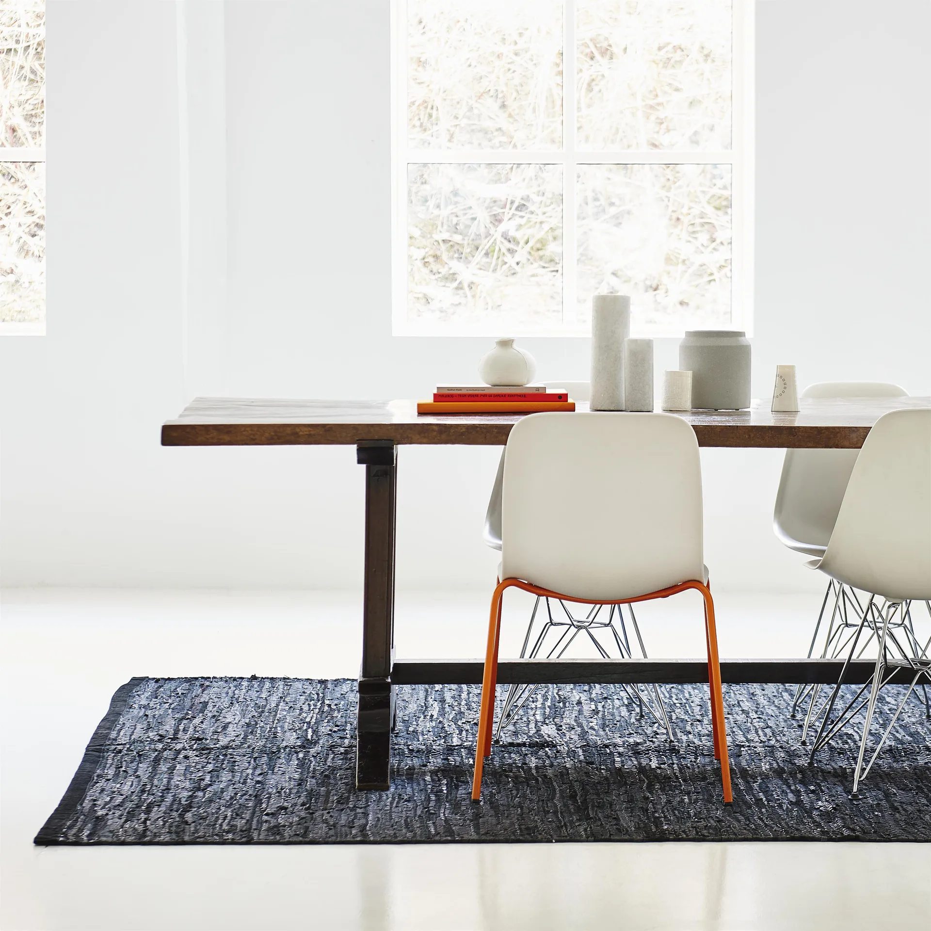 Δερμάτινο χαλί 75x300 cm, μαύρο (μαύρο) Rug Solid