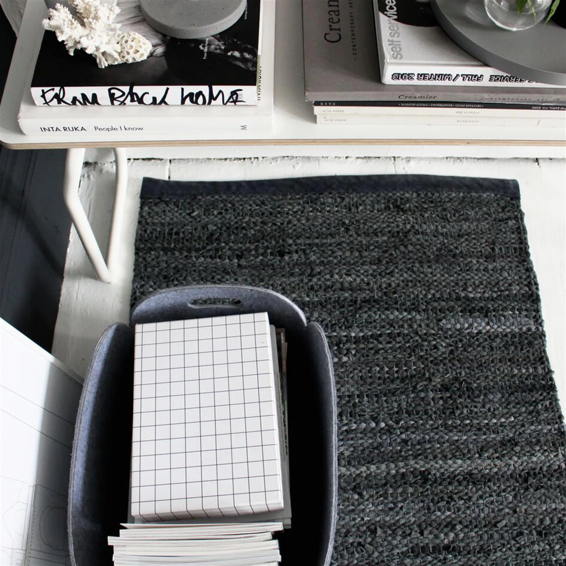 Δερμάτινο χαλί 75x300 cm, μαύρο (μαύρο) Rug Solid