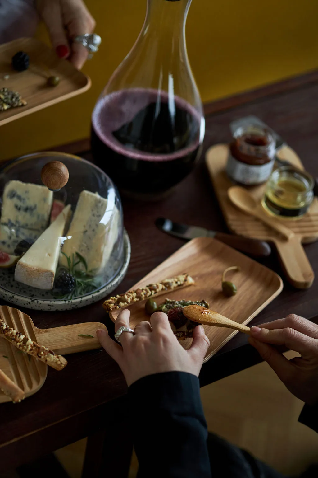 Ditte καμπάνα τυριού, γκρι-μαύρο Sagaform