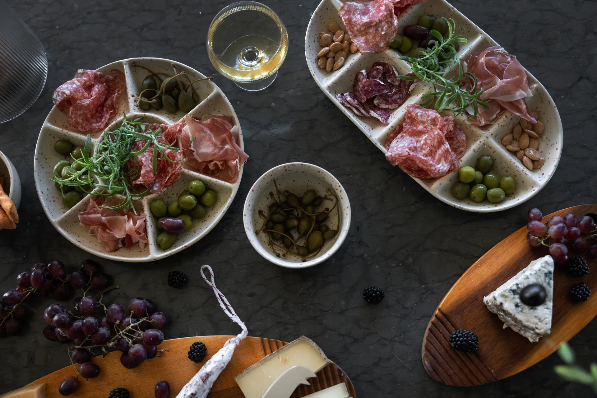 Ditte μεγάλος δίσκο σερβιρίσματος 20x36 εκ., Μπεζ-μπορντό Sagaform