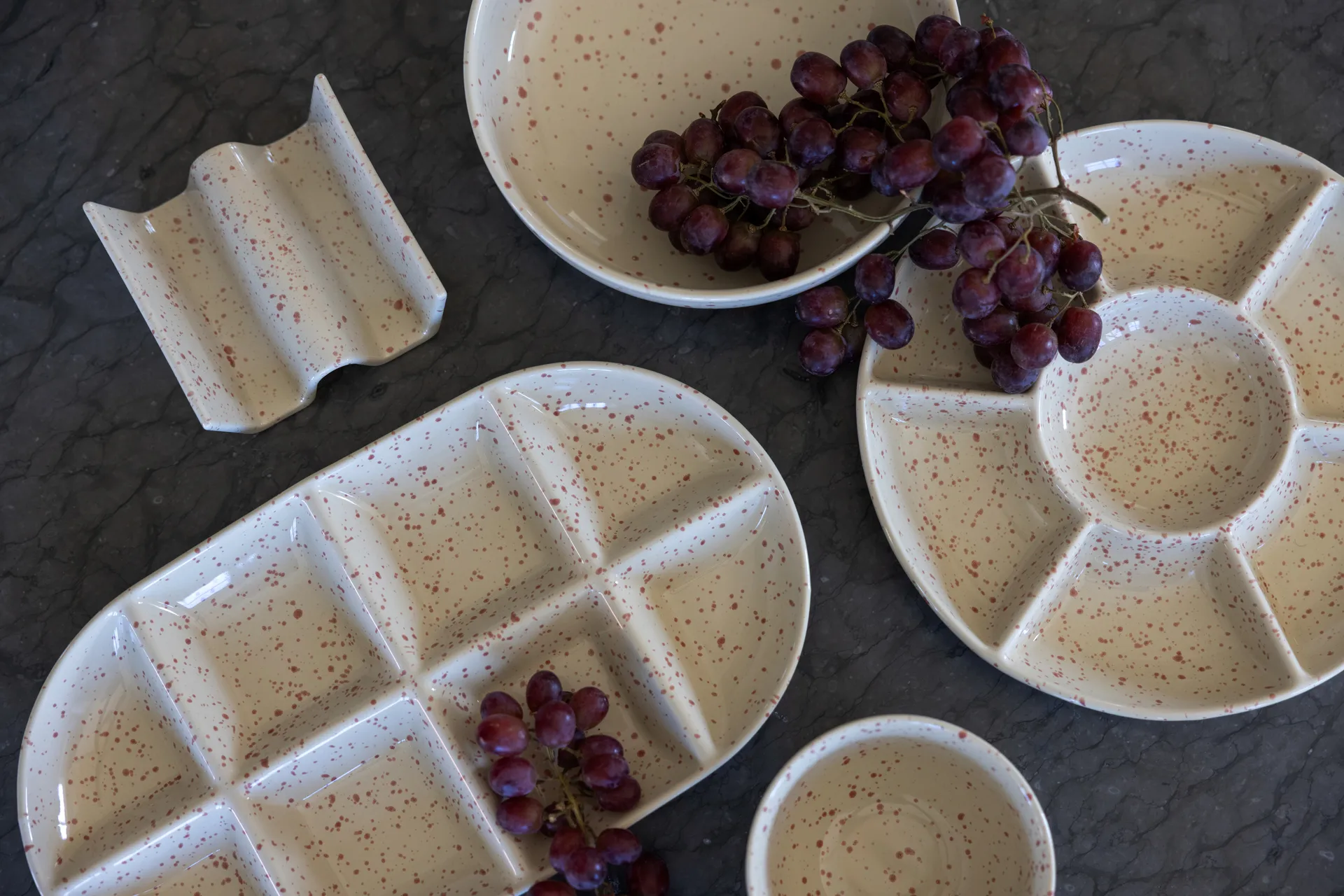 Ditte μεγάλος δίσκο σερβιρίσματος 20x36 εκ., Μπεζ-μπορντό Sagaform