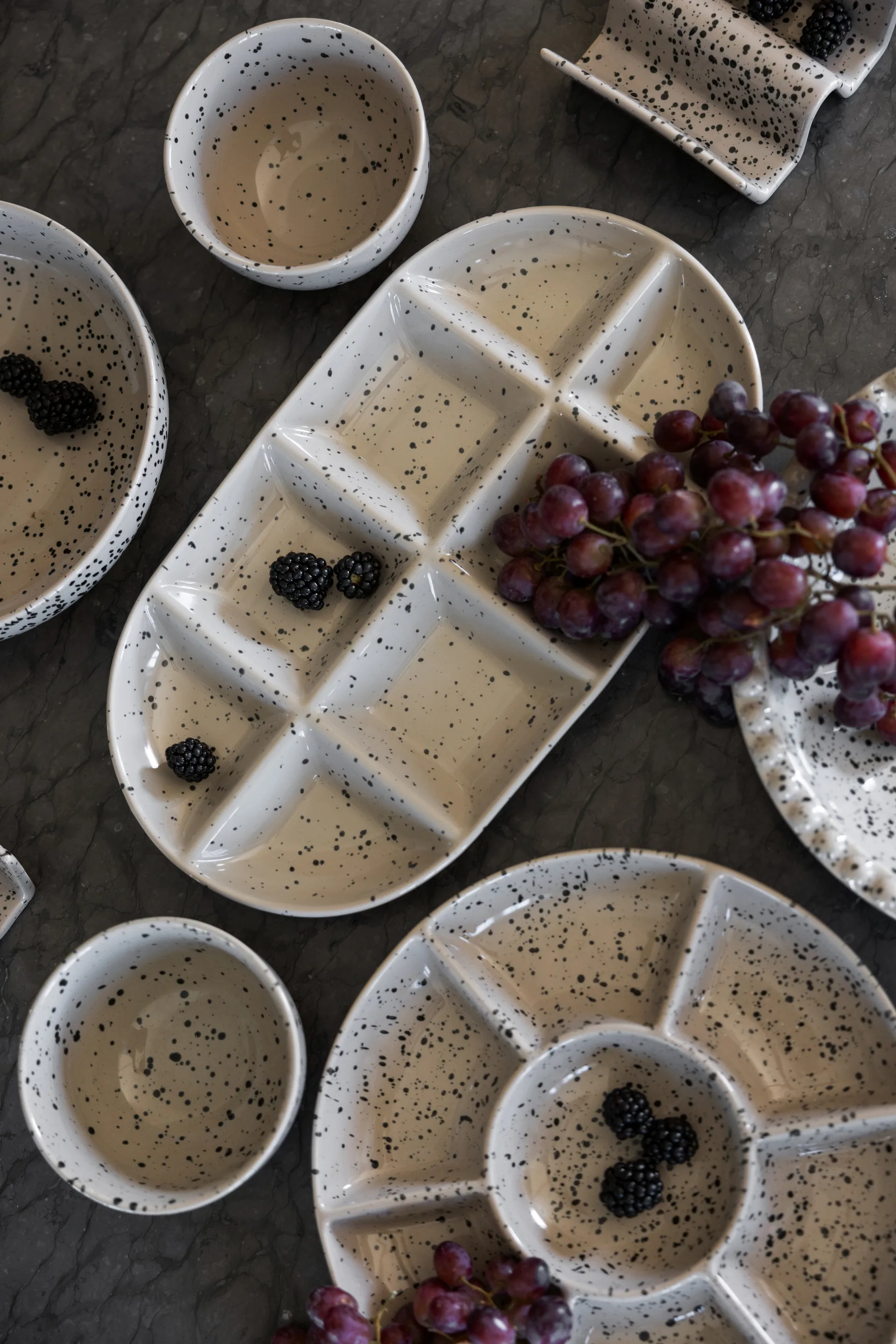 Ditte μεγάλος δίσκο σερβιρίσματος 20x36 εκ., Γκρι-μαύρο Sagaform