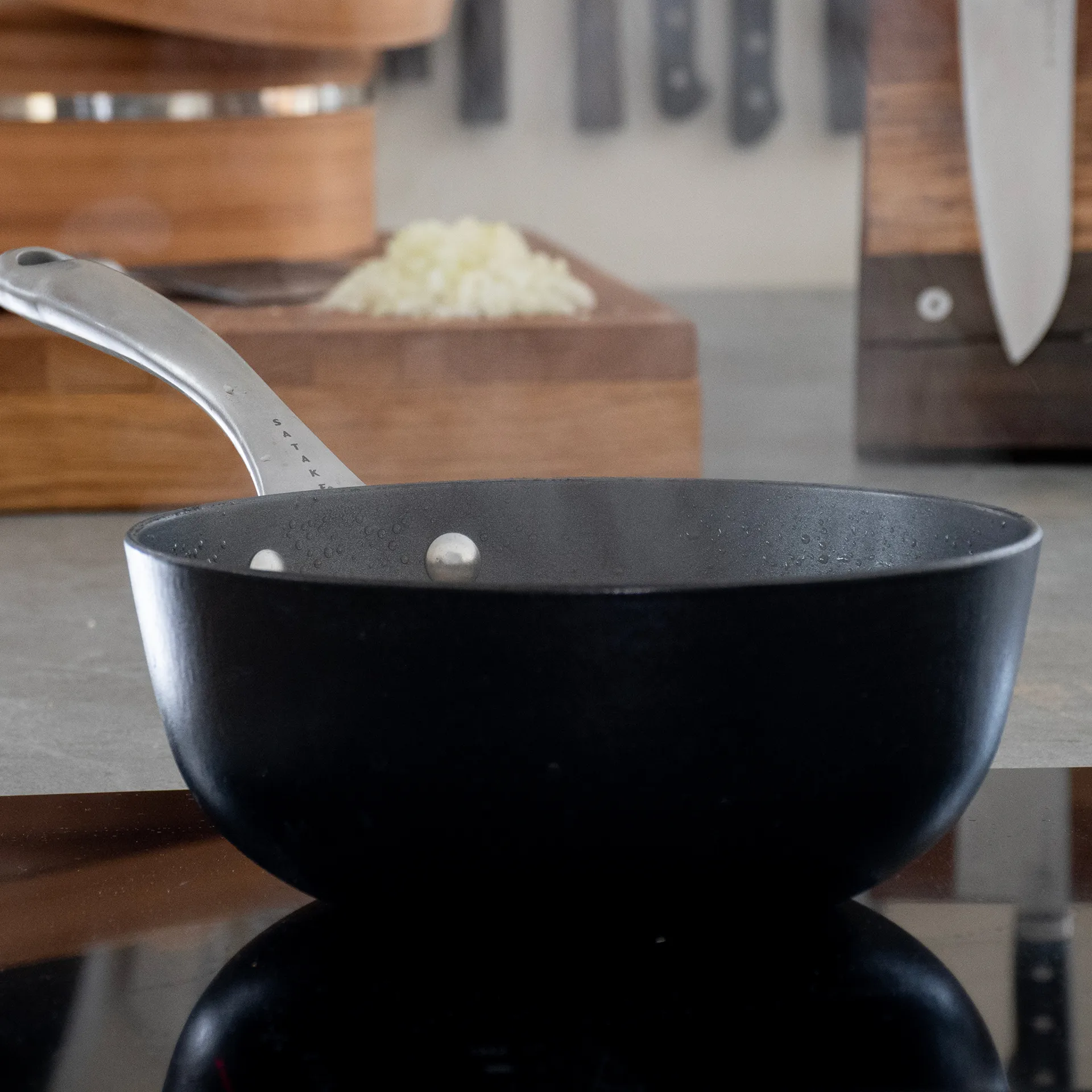 Satake sauté τηγάνι σωταρίσματος με γυάλινο καπάκι 2 τεμάχια, 2 L Satake