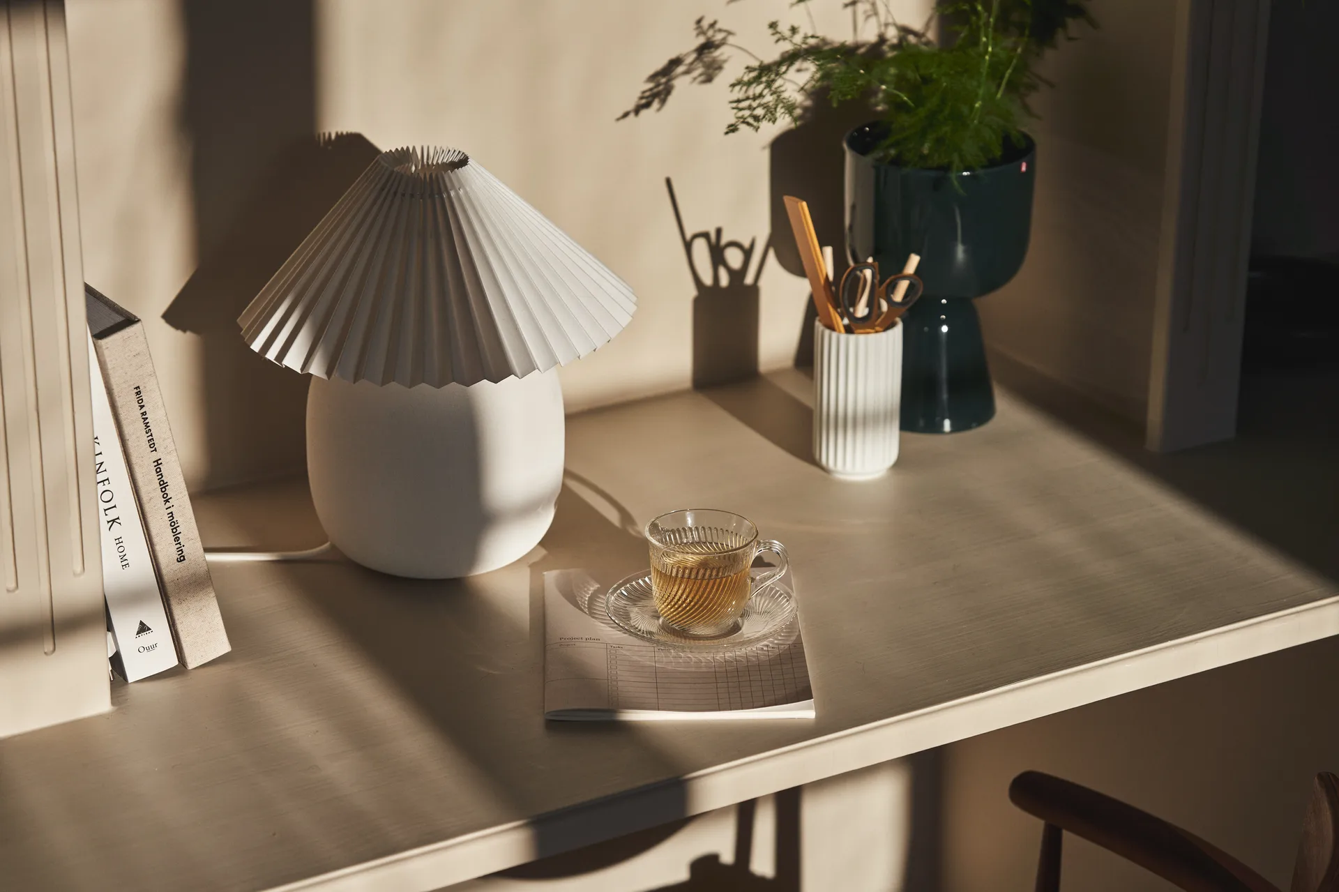 Boulder επιτραπέζιο φωτιστικό 29 cm white-pleated white,  Scandi Living