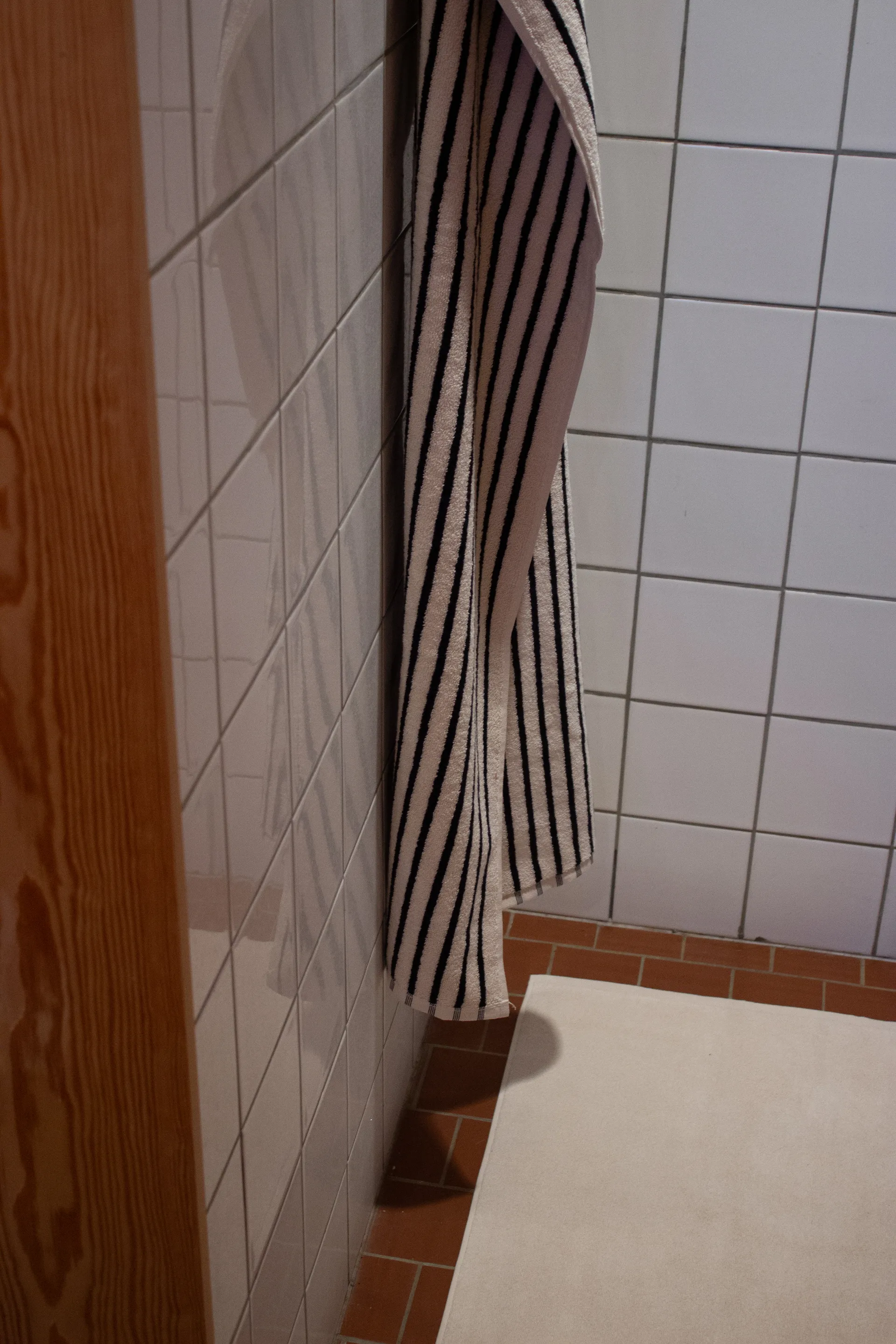 Drift πετσέτα μπάνιου 100x150 εκ., Λευκό-μαύρο Scandi Living