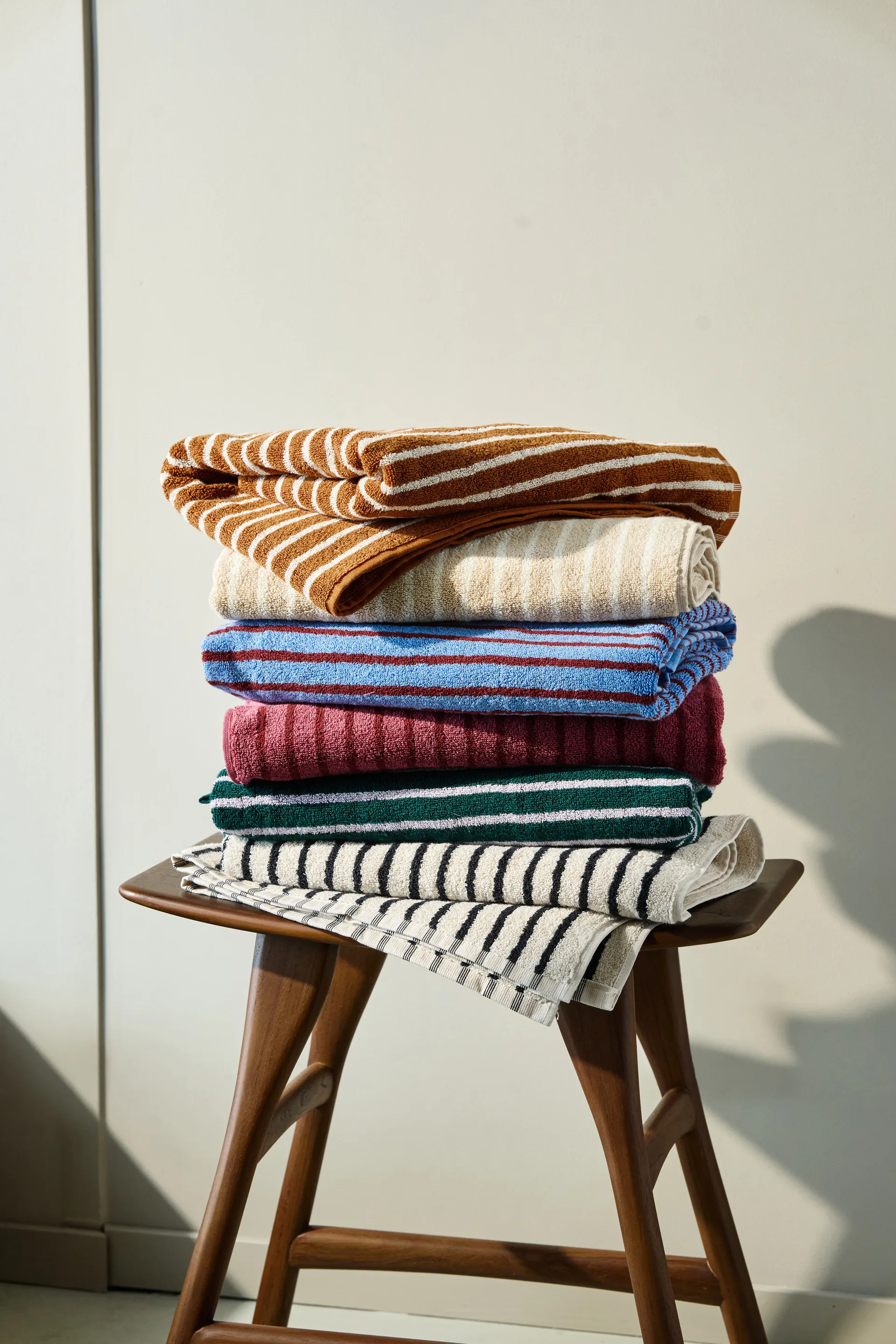 Πετσέτα μπάνιου Drift 70x140 εκ., Καφέ-λευκό Scandi Living