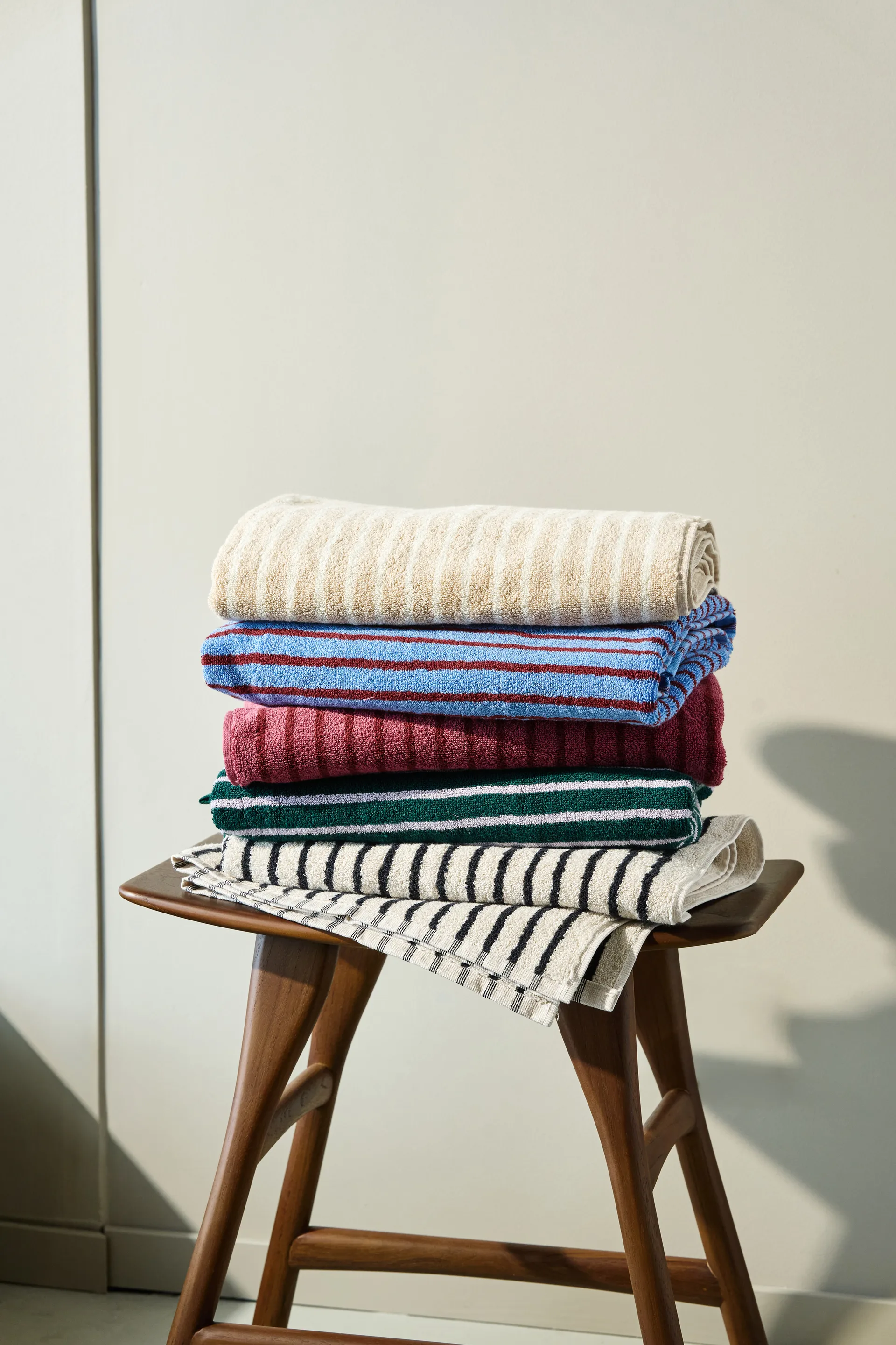 Πετσέτα μπάνιου Drift 70x140 εκ., Μπεζ-λευκό Scandi Living