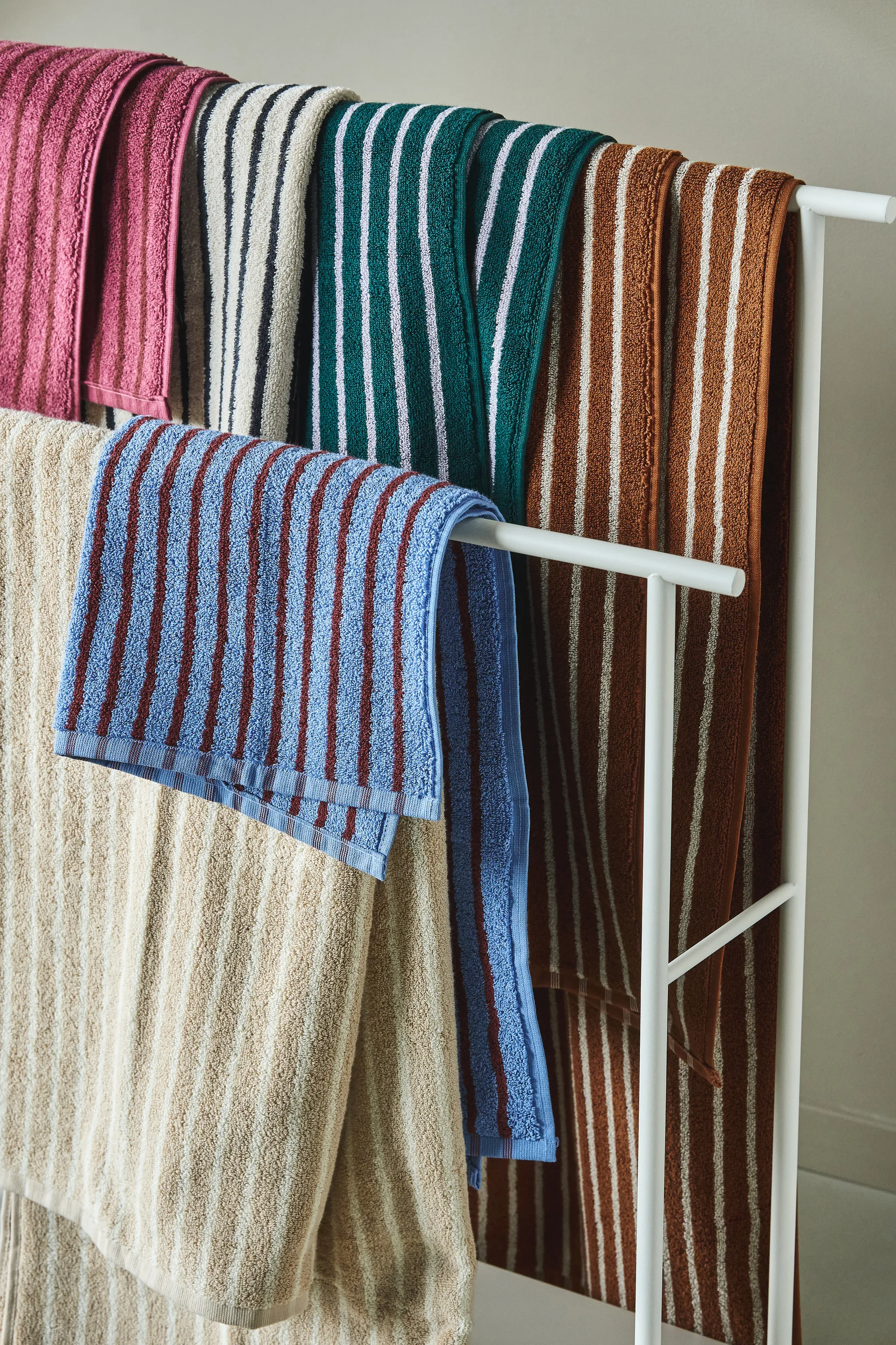 Πετσέτα μπάνιου Drift 70x140 εκ., Μπεζ-λευκό Scandi Living