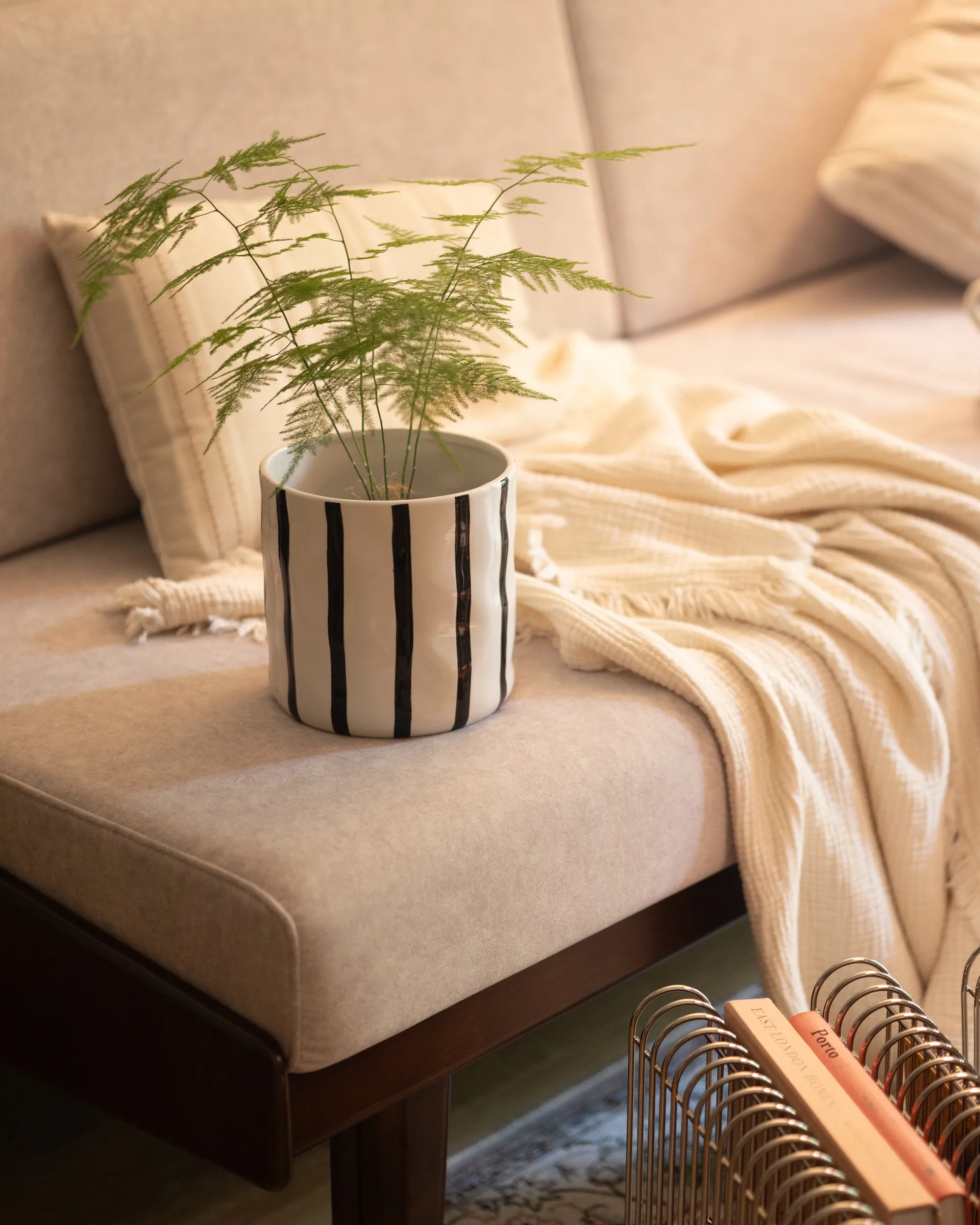 Γλάστρα Thrive Ø16 cm, Λευκό-μαύρο Scandi Living
