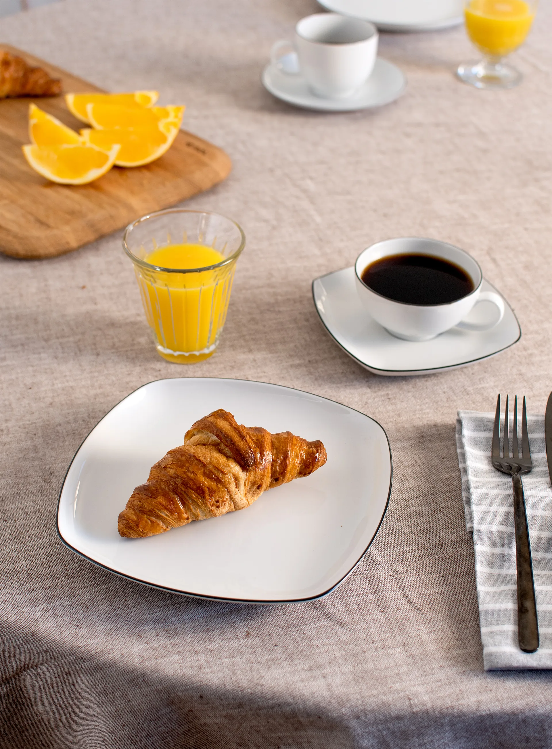 Lido black lines tea service square 18 τεμάχια, Λευκό με μαύρο στην άκρη Seltmann Weiden