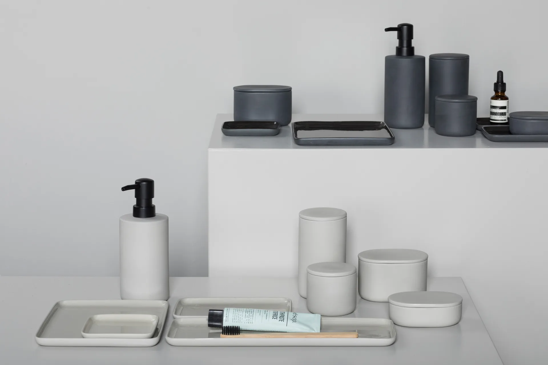 Ψηλό βάζο αποθήκευσης με καπάκι, Cose, S 6,5x10,2 εκ, Μπεζ Serax