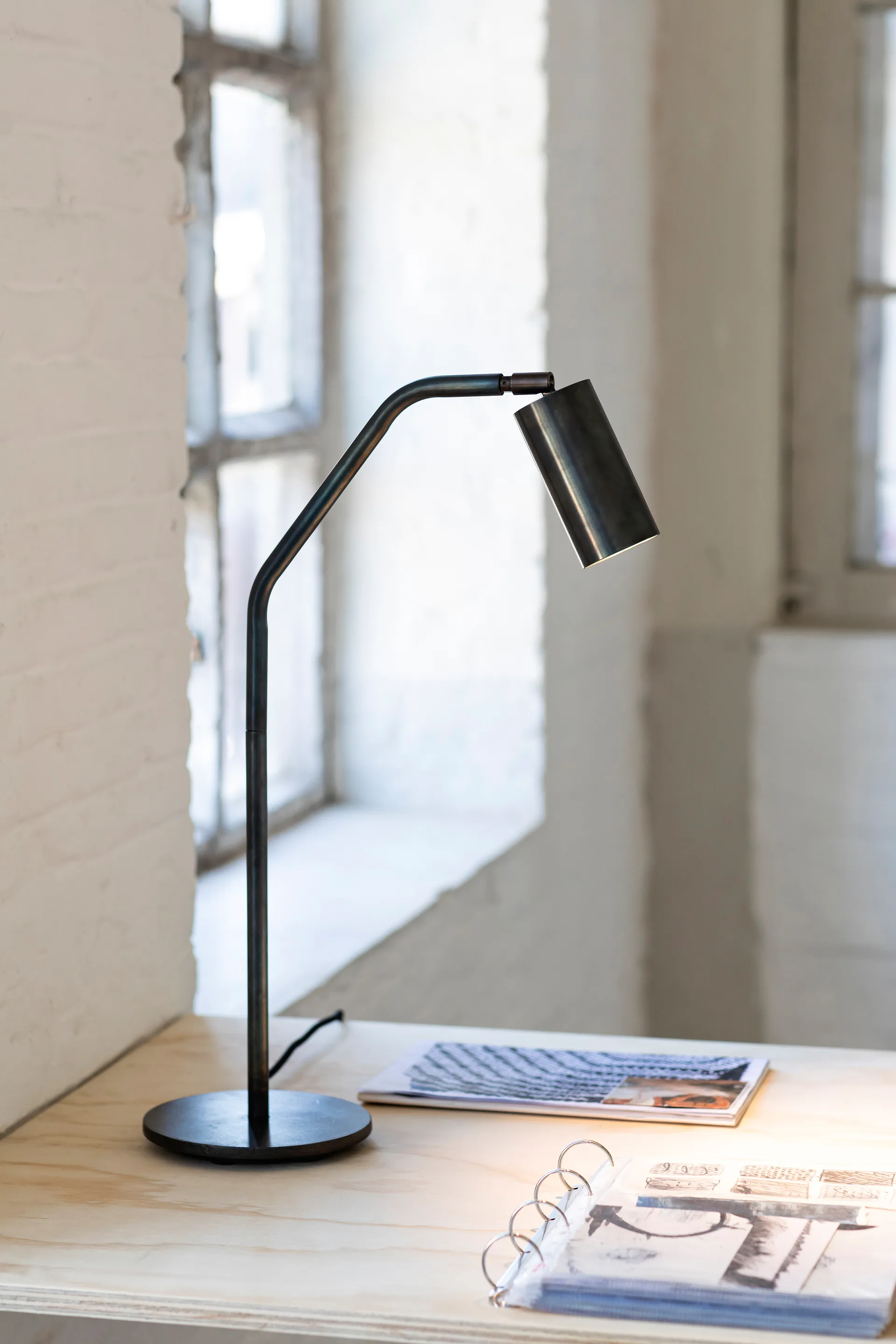 Sofisticato NR. 25 Επιτραπέζιο φωτιστικό 34x58 εκ, Μαύρο Serax