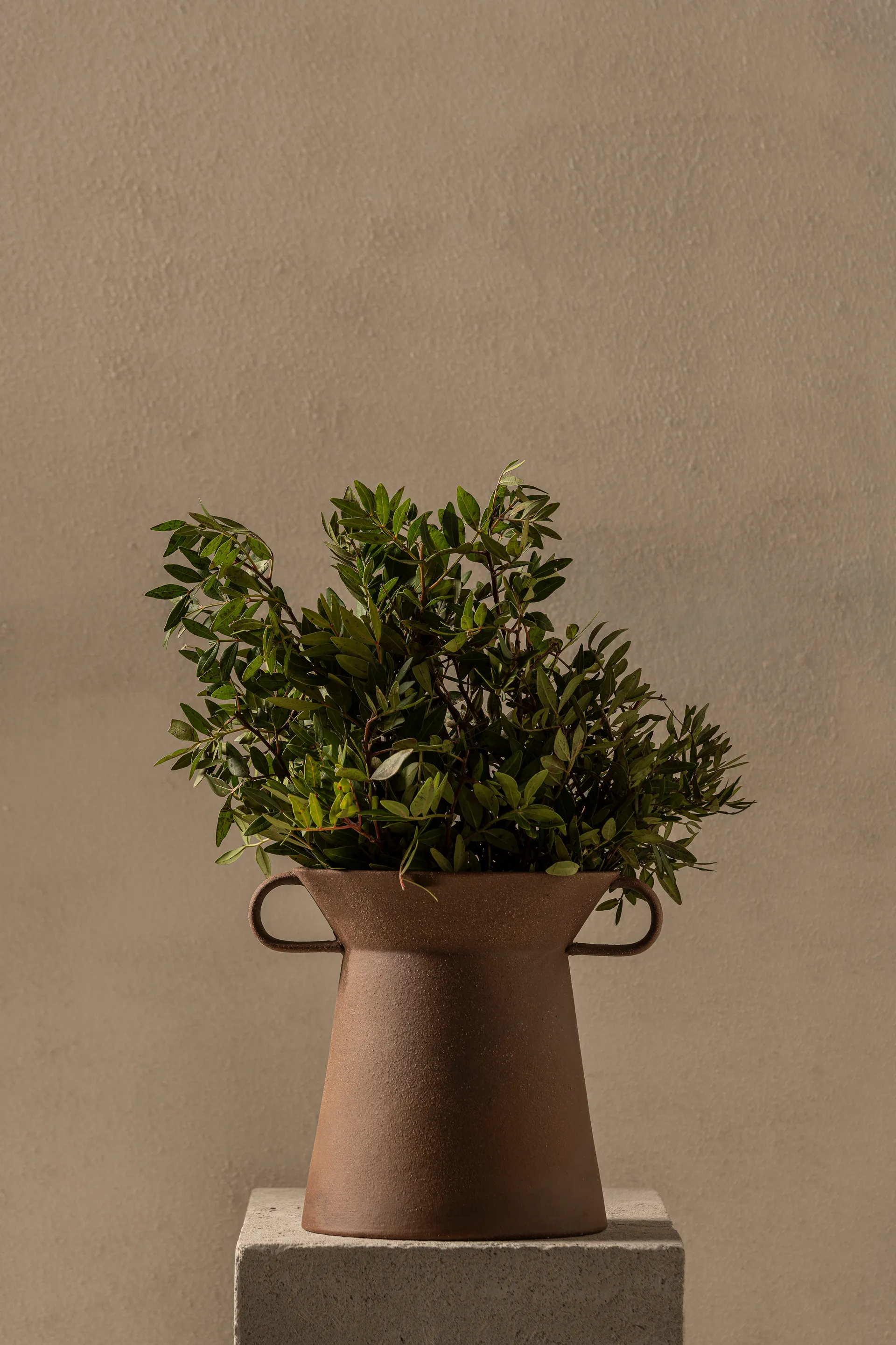 Urban 03 βάζο L 21 cm, Red-brown Serax