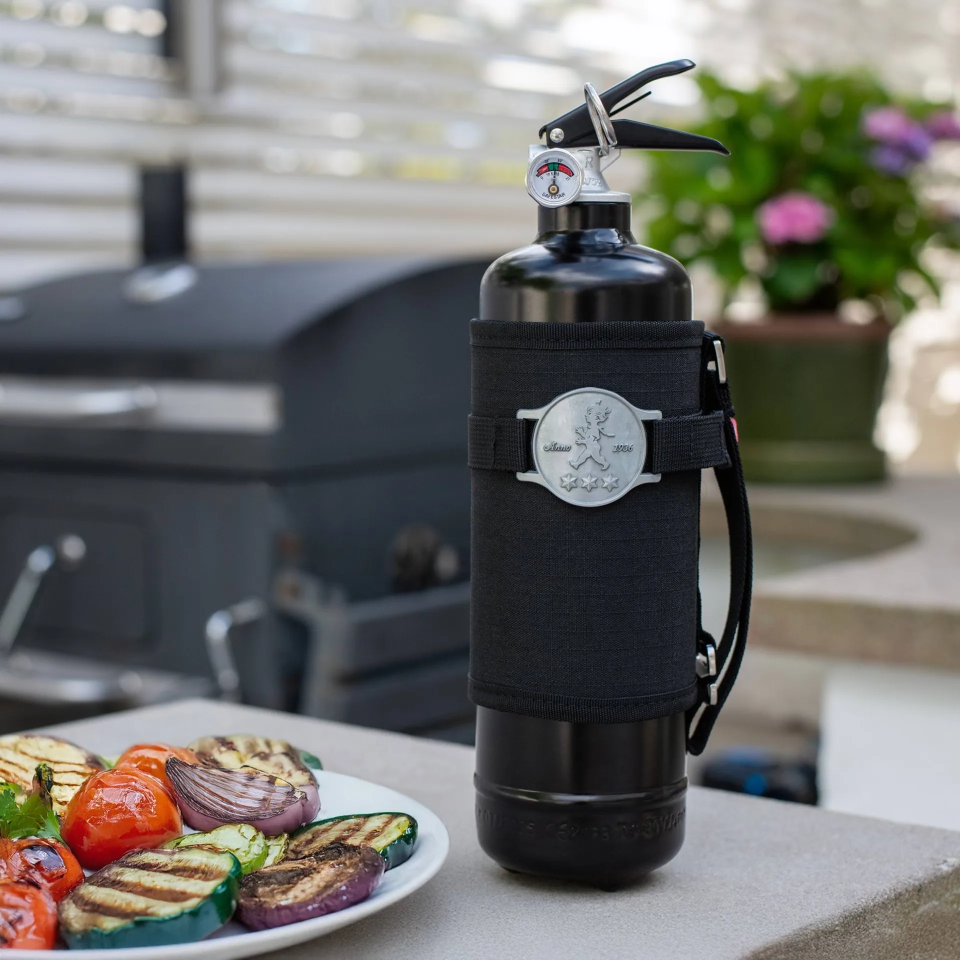 Solstickan πυροσβεστήρας 1 kg, Outdoor edition, Μάυρο Solstickan Design