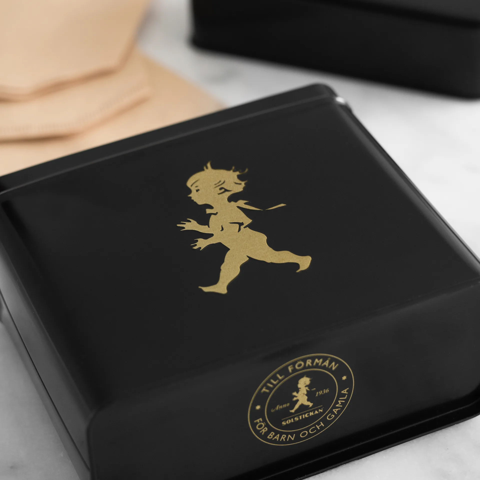 Βάζο για καφέ φίλτρου Solstickan 15.4x17 εκ., Μαύρο-χρυσαφί Solstickan Design