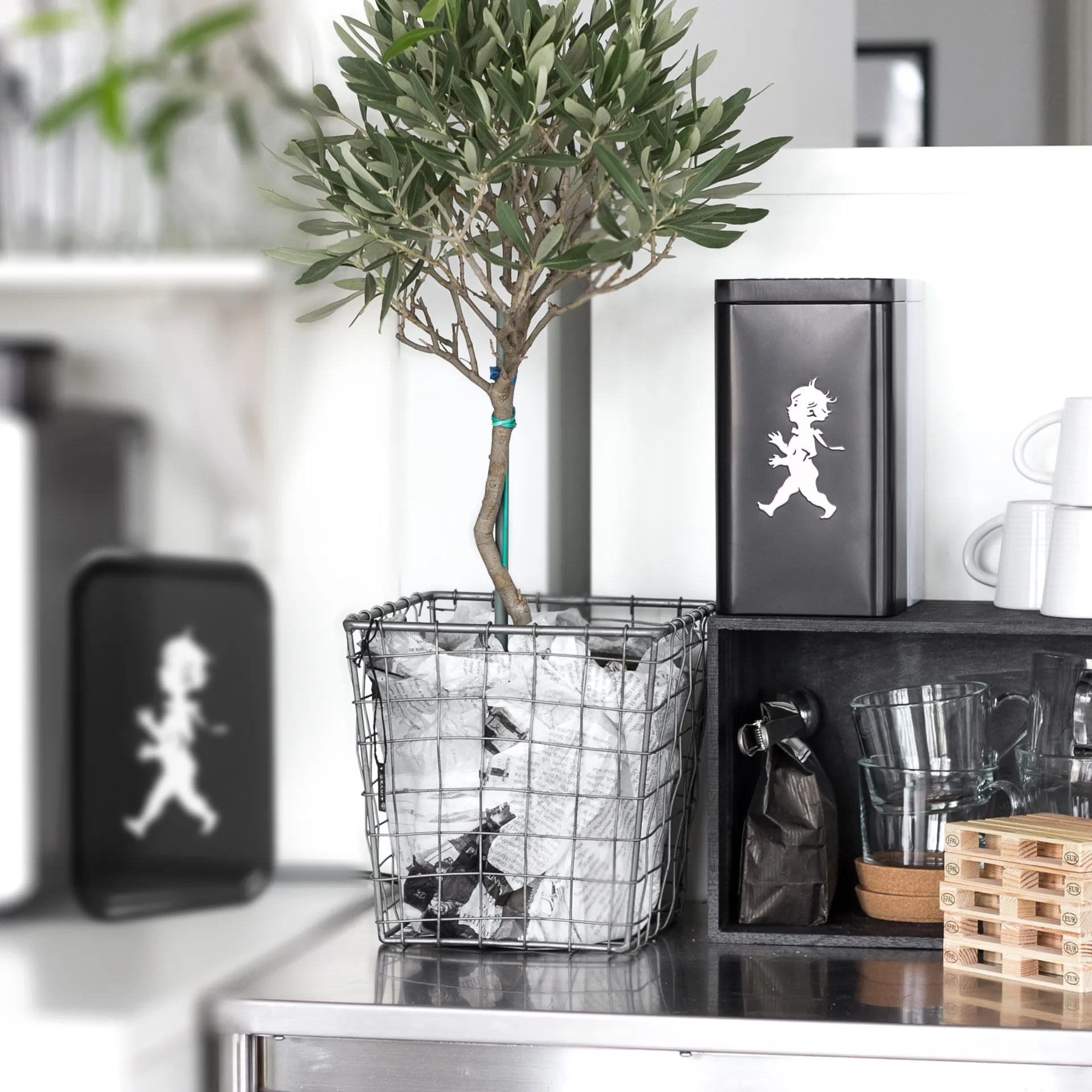 Βαζάκι καφέ Solstickan 20,5 εκ., Matt μαύρο Solstickan Design