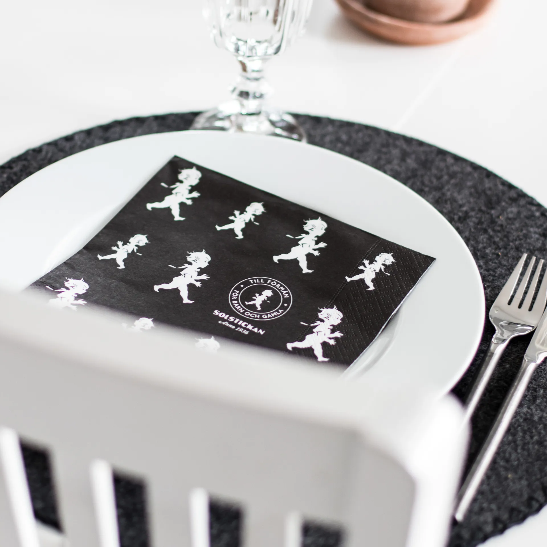 Χαρτοπετσέτες Solstickan 33x33 cm 20 πακέτα, Μαύρο Solstickan Design