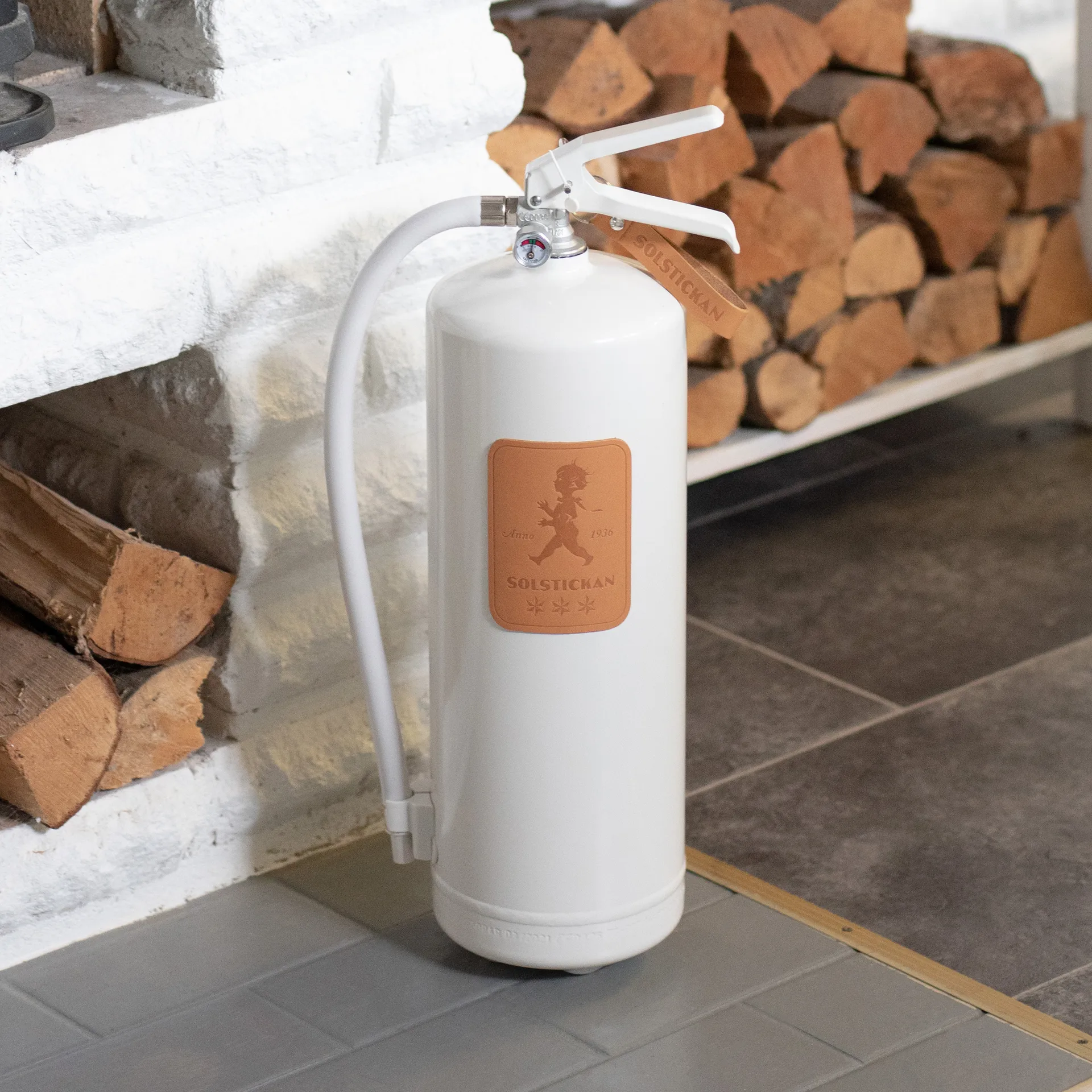 Πυροσβεστήρας Solstickan 6 kg, Λευκό-ανοιχτό δέρμα Solstickan Design