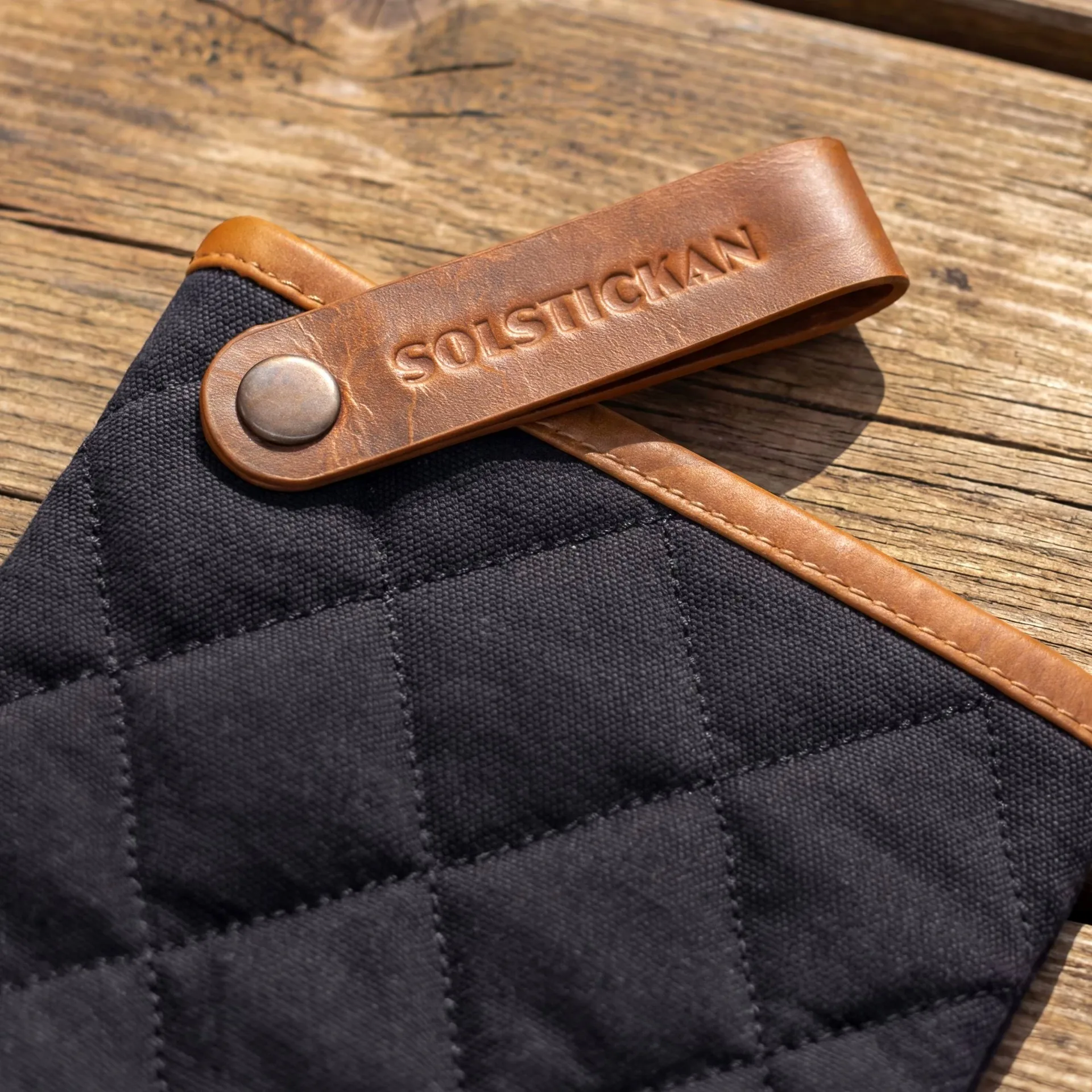 Solstickan γάντι φούρνου καμβάς, Μάυρο Solstickan Design