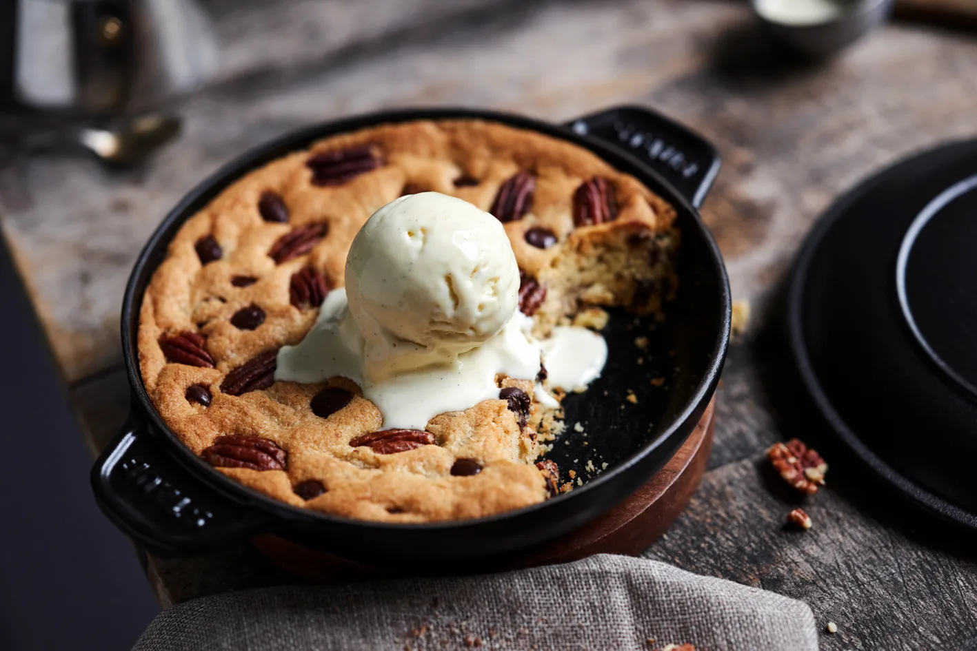 Staub σκεύος φούρνου από χυτοσίδηρο με καπάκι στρογγυλό Ø20 εκ., Μάυρο STAUB