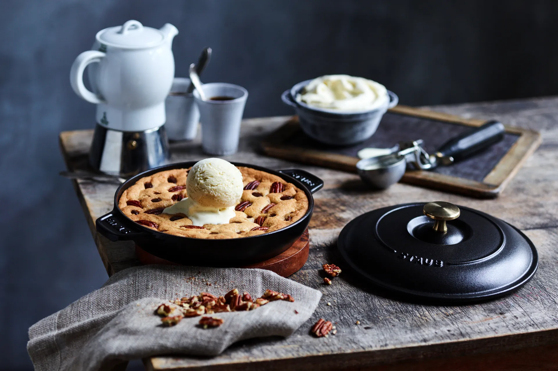 Staub σκεύος φούρνου από χυτοσίδηρο με καπάκι στρογγυλό Ø20 εκ., Μάυρο STAUB