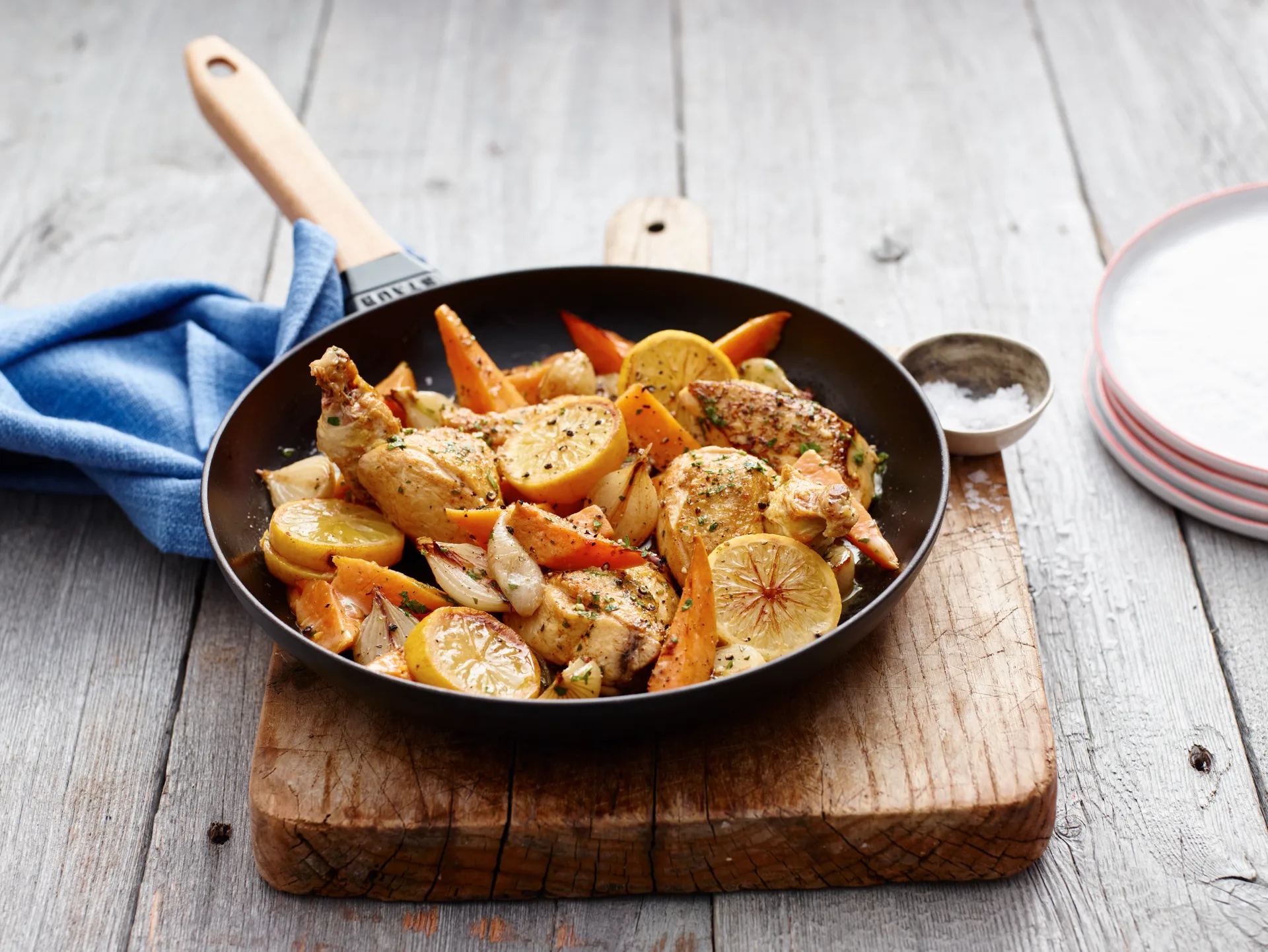 Staub τηγάνι από χυτοσίδηρο μαύρο ελαφριά ξύλινη λαβή, Ø28 εκ. STAUB