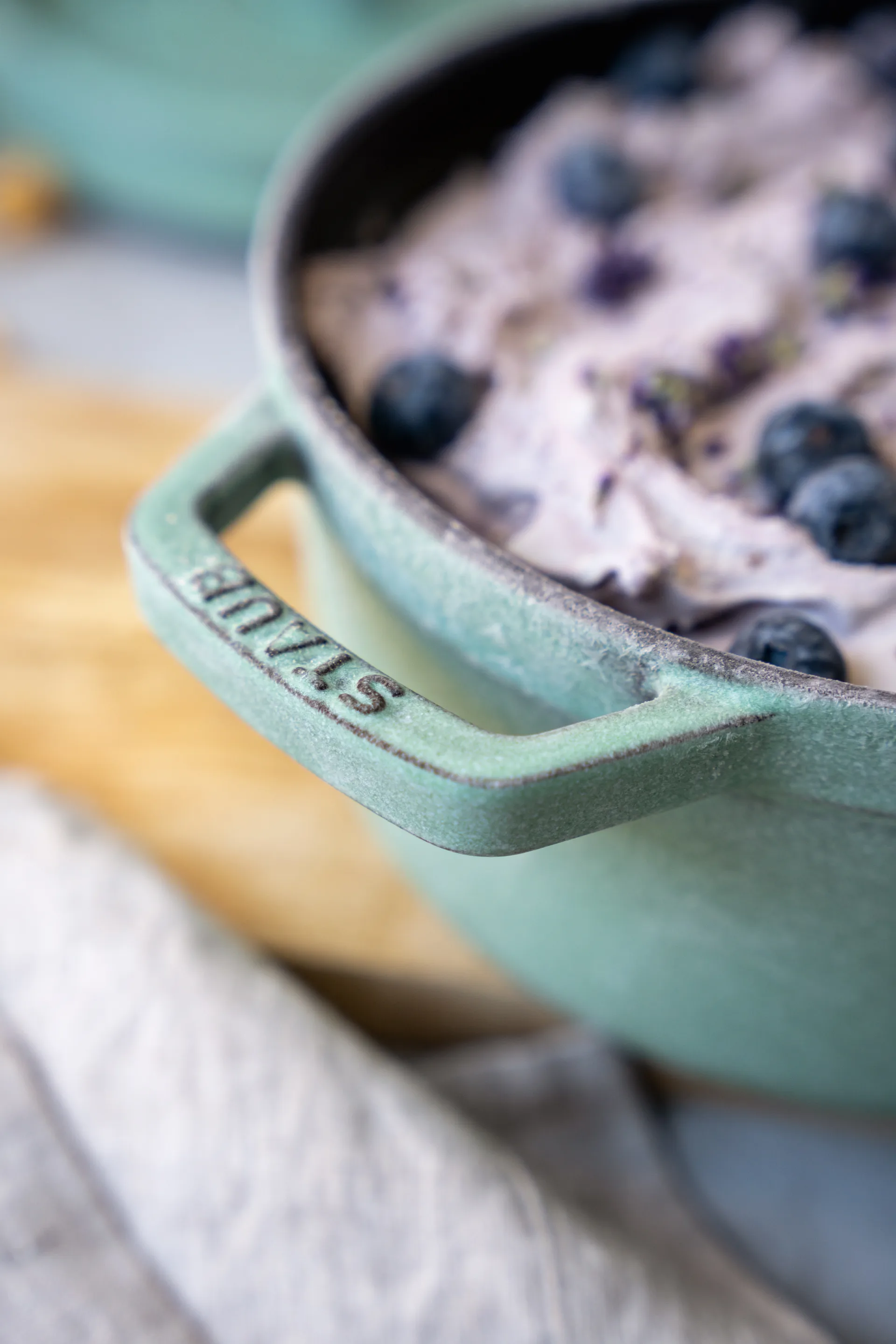 Staub στρογγυλή γάστρα 3.8 l, Salvia STAUB