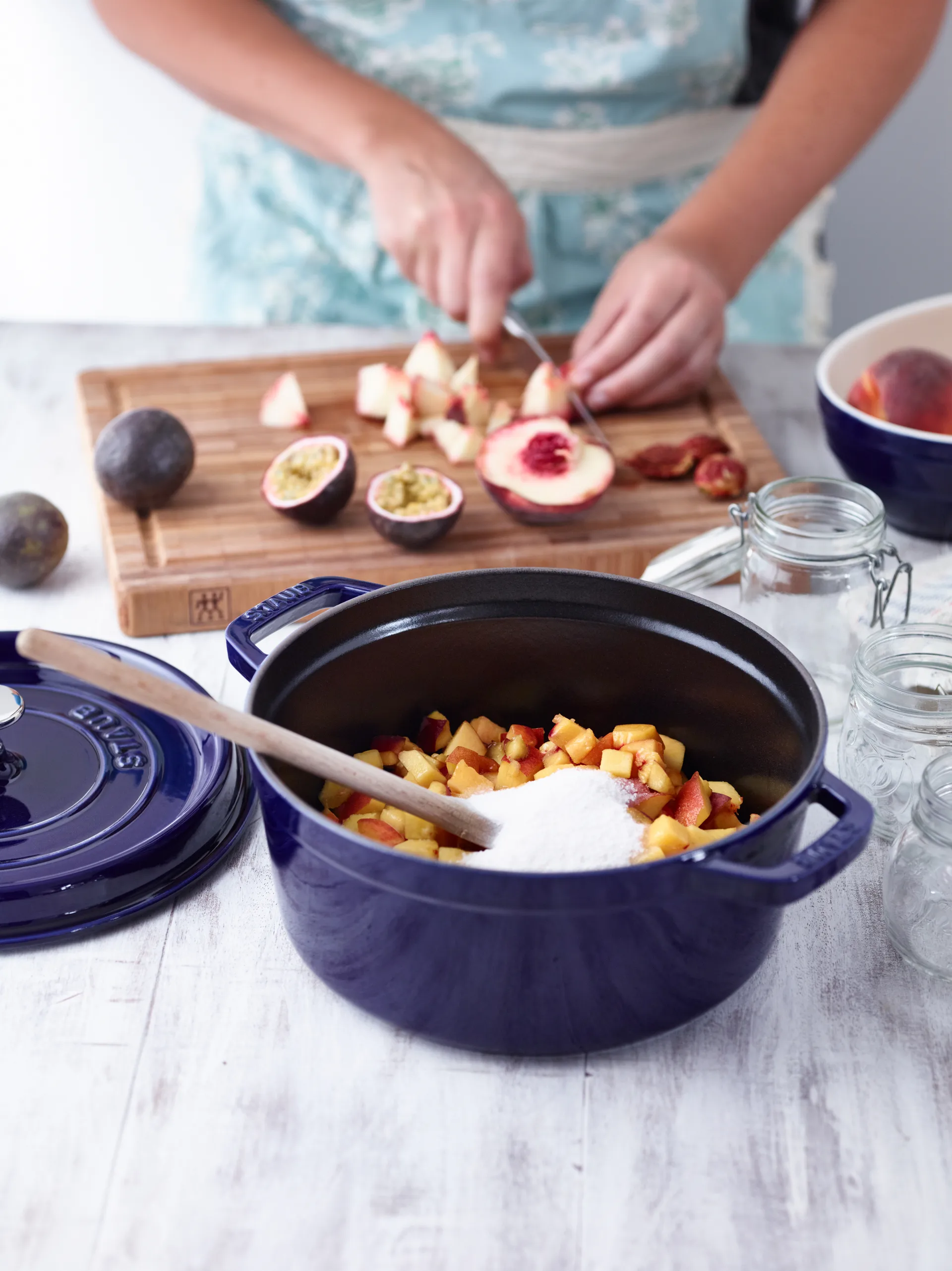 Staub στρογγυλή γάστρα. Τρεις στρώσεις εμαγιέ 3.8 l, σκούρο μπλε STAUB