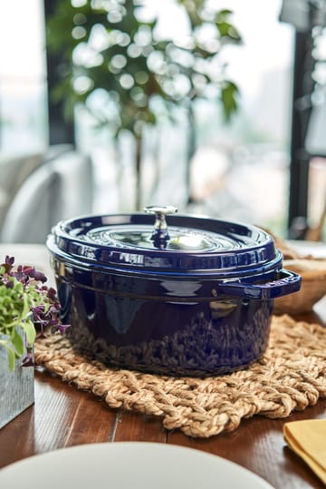 Staub οβάλ γάστρα. Τρεις στρώσεις εμαγιέ 4.2 l - σκούρο μπλε - STAUB
