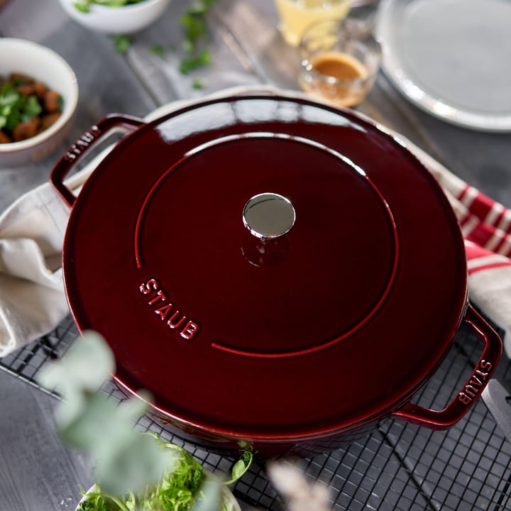 Staub Chistera γάστρα μαντεμένια Ø24 εκ., Γρεναδίνι κόκκινο STAUB