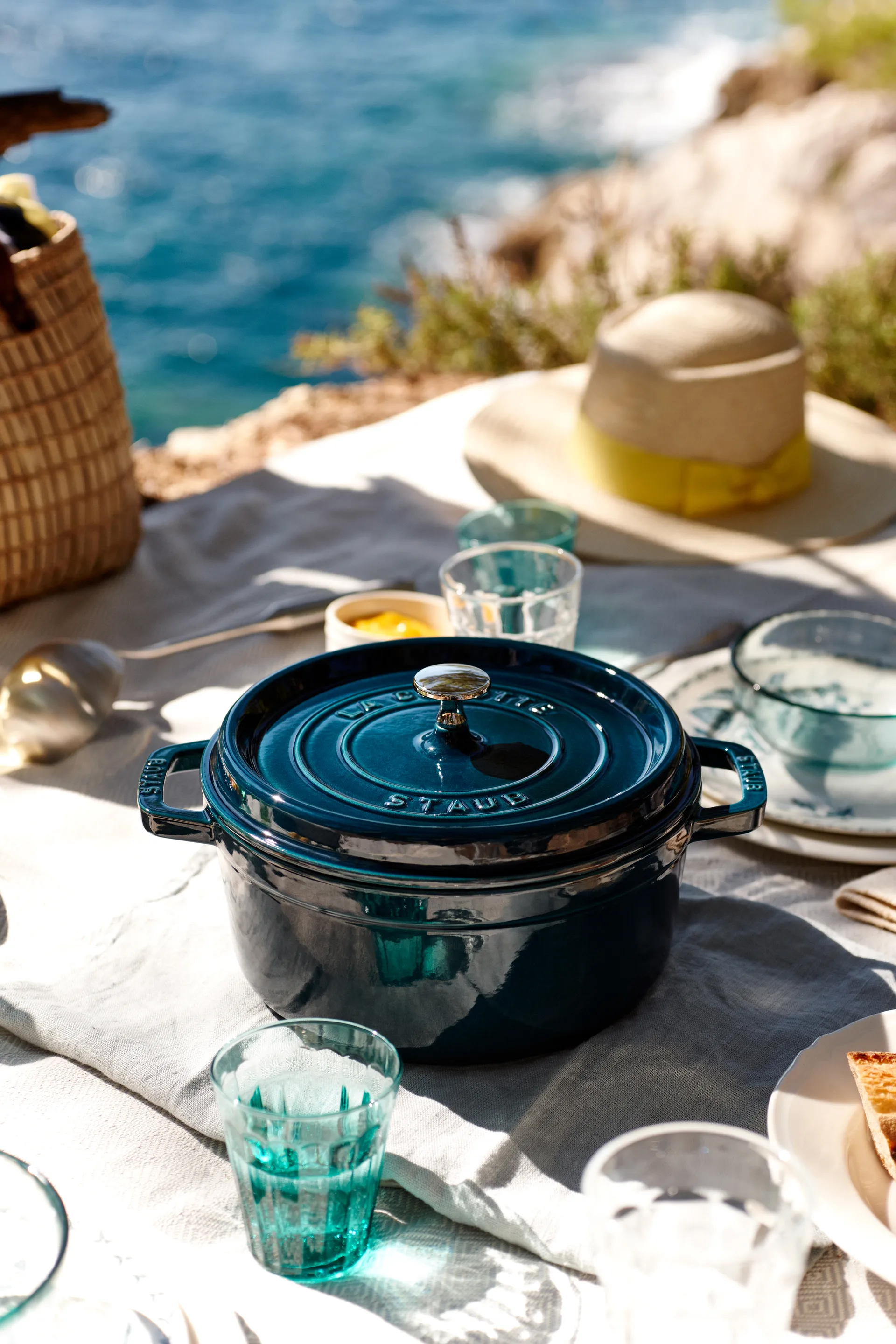 Staub La Cocotte στρογγυλή κατσαρόλα μαντεμένια 2,2 L, La Mer STAUB