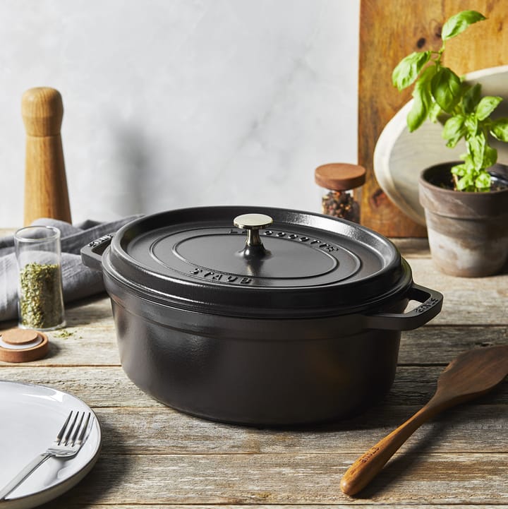 Staub La Cocotte οβάλ κατσαρόλα μαντεμένια 2,35 L, Μάυρο STAUB