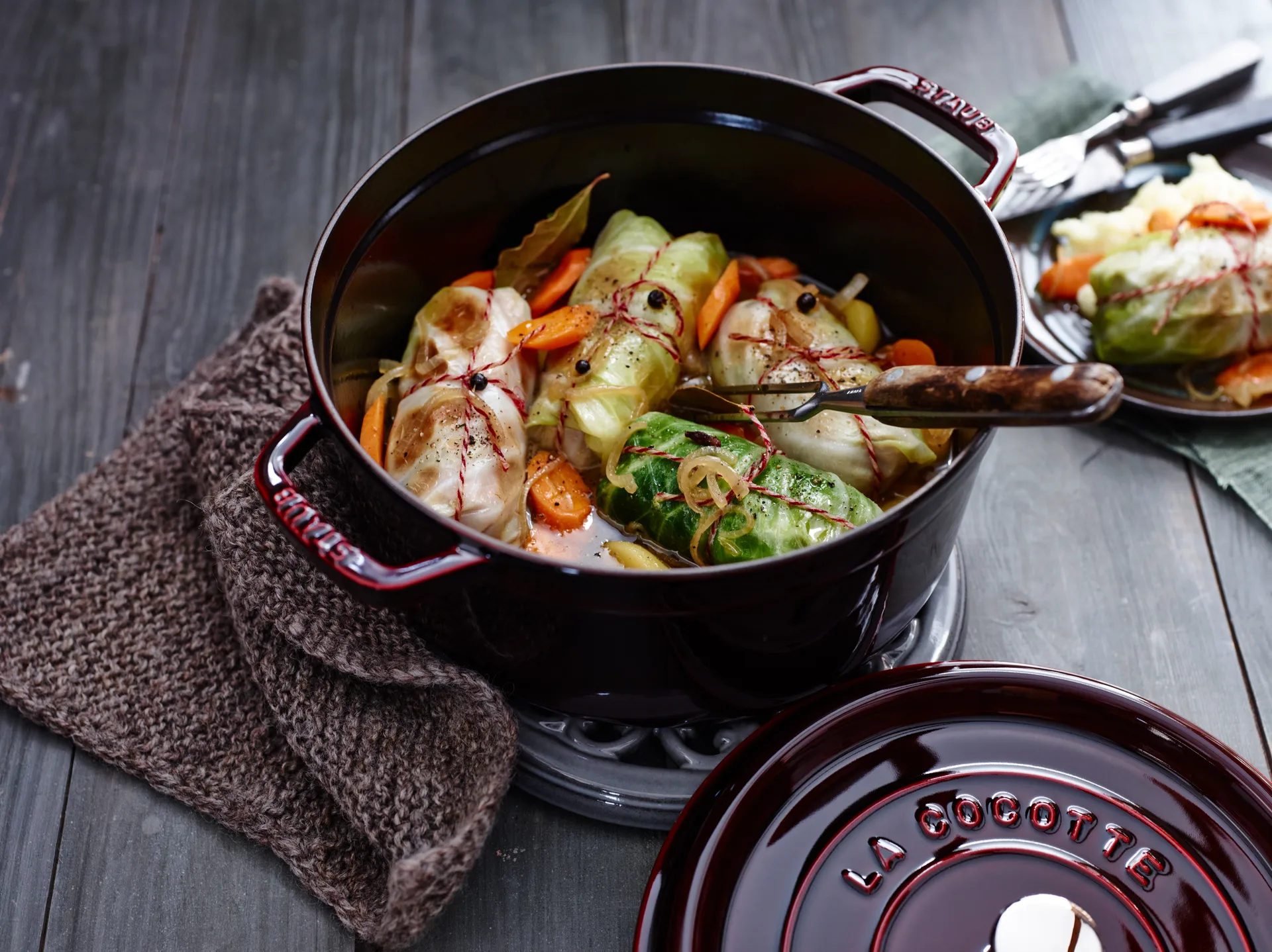 Staub La Cocotte στρογγυλή κατσαρόλα μαντεμένια 2,6 L, Γρεναδίνι κόκκινο STAUB