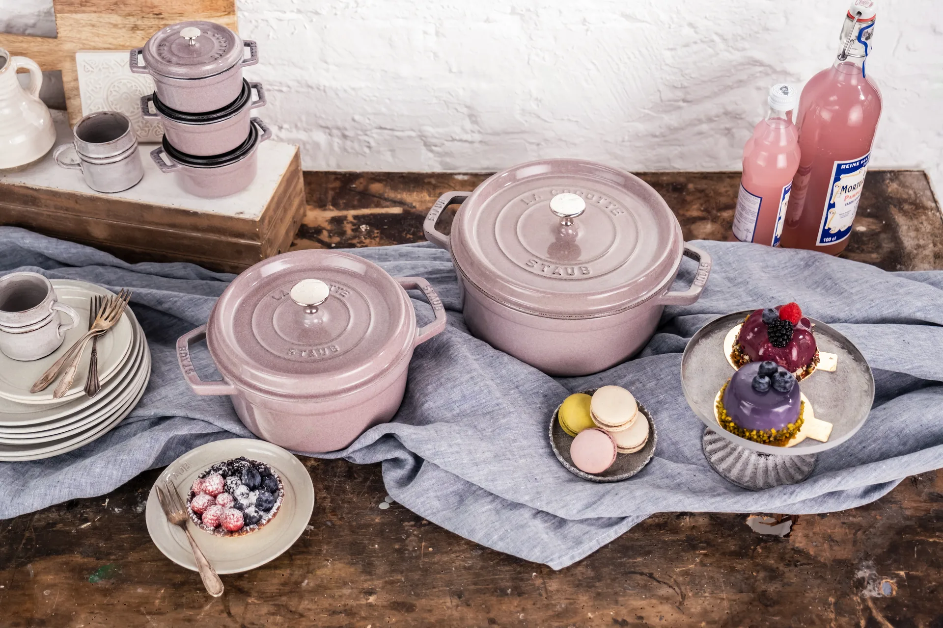 Staub La Cocotte στρογγυλή κατσαρόλα μαντεμένια 3,8 L, Cherry Blossom STAUB