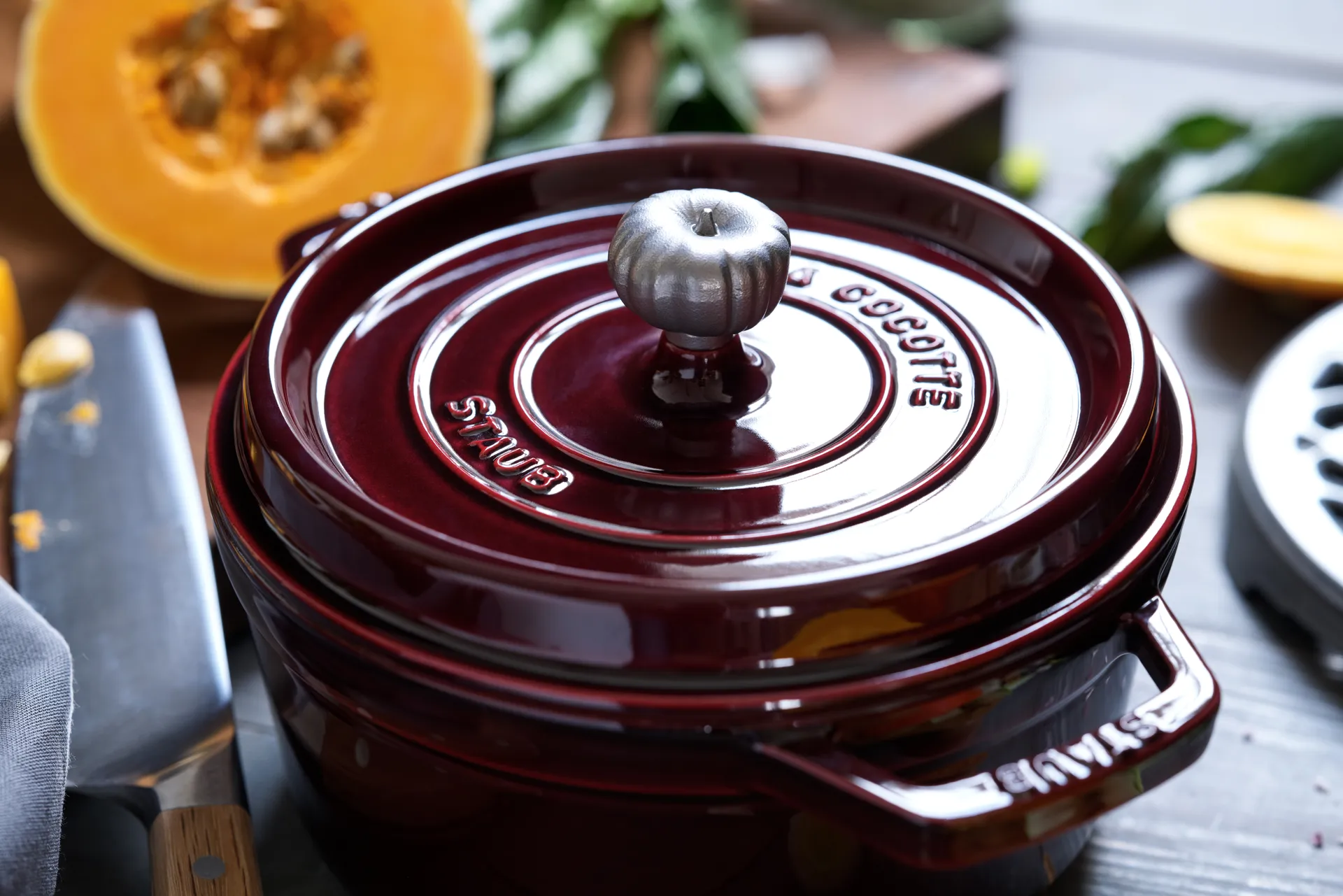 Staub La Cocotte στρογγυλή κατσαρόλα μαντεμένια 3,8 L, Γρεναδίνι κόκκινο STAUB