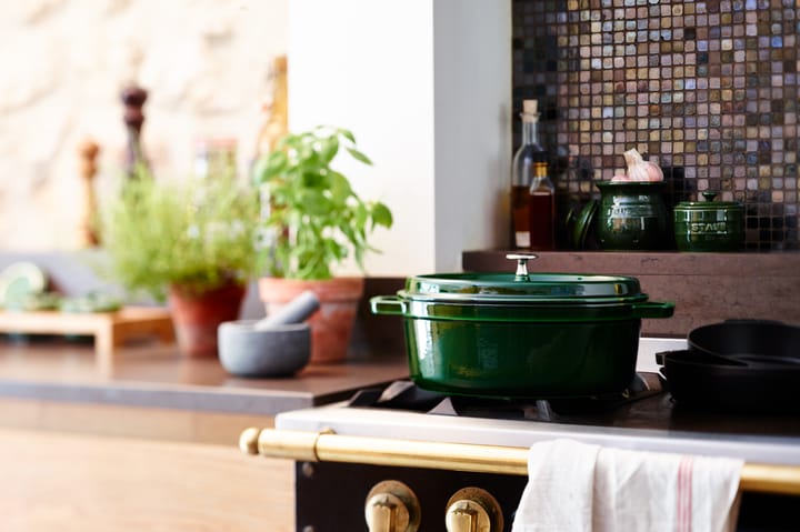 Staub La Cocotte οβάλ κατσαρόλα μαντεμένια 6,7 L, Γρεναδίνι κόκκινο STAUB