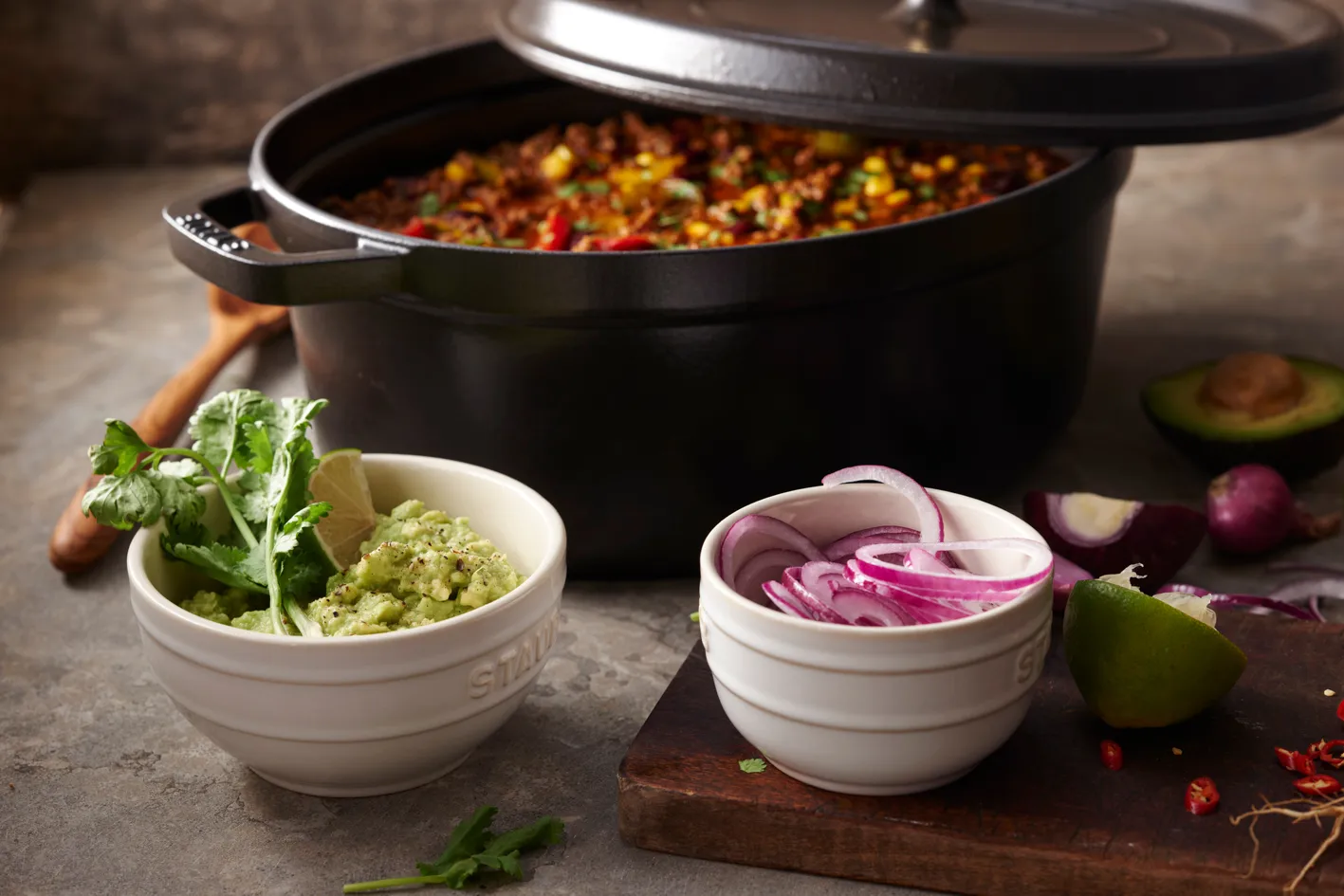 Staub La Cocotte οβάλ κατσαρόλα μαντεμένια 8 L, Μάυρο STAUB