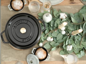 Staub La Cocotte στρογγυλή κατσαρόλα μαντεμένια 8,4 L - Μάυρο - STAUB